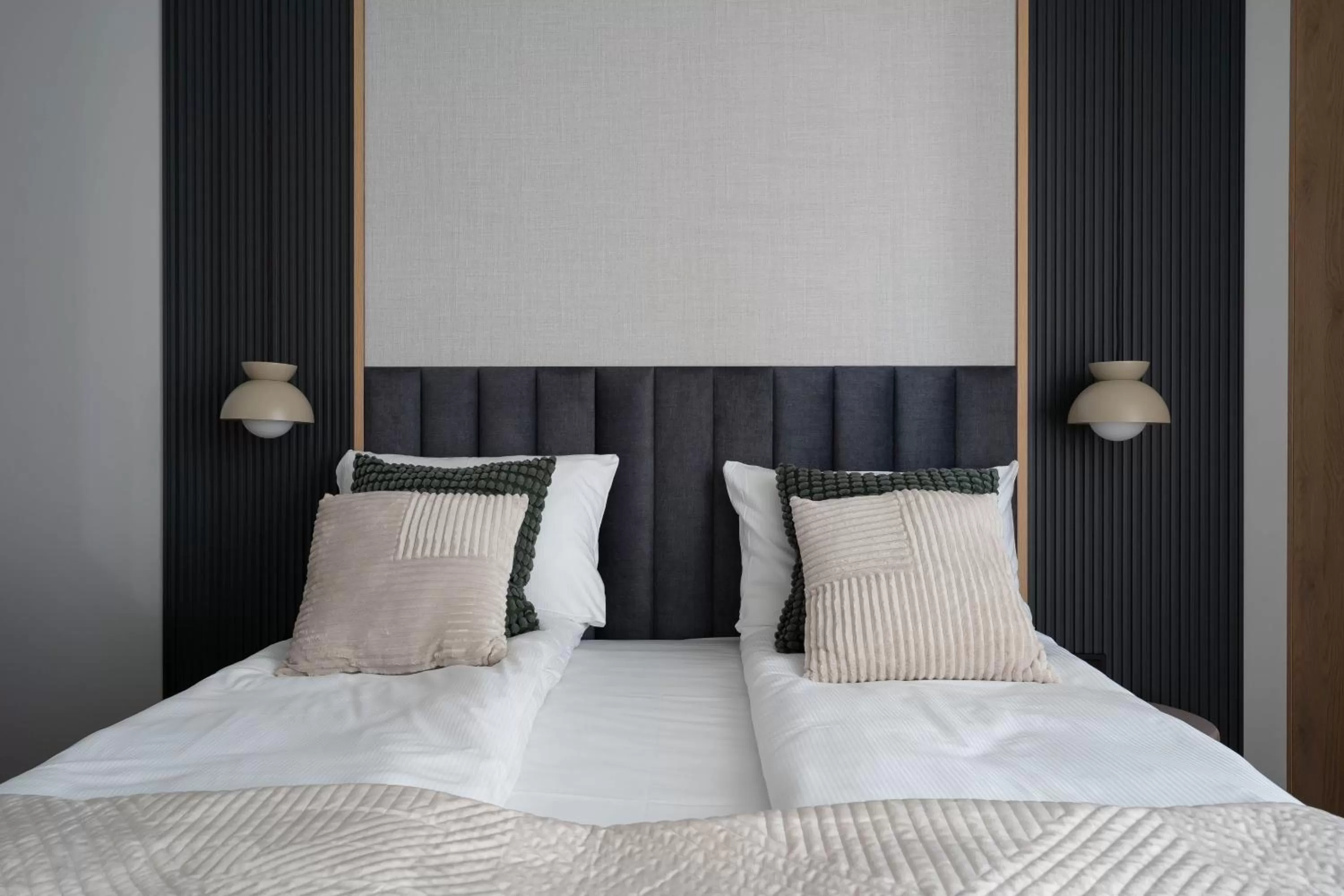 Bed in Symphony Modern Tower Apartamenty