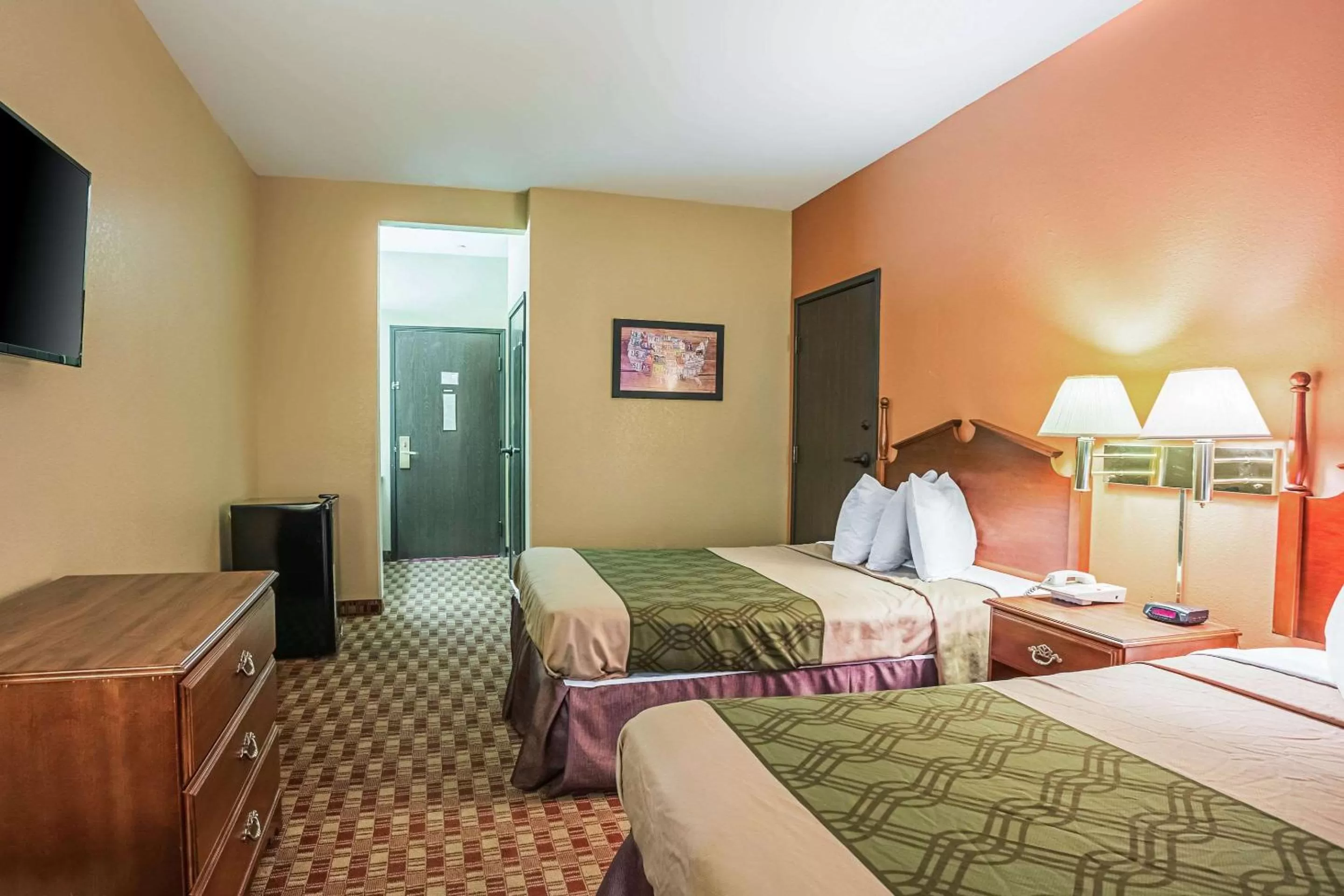 Photo of the whole room, Bed in Econo Lodge Inn & Suites