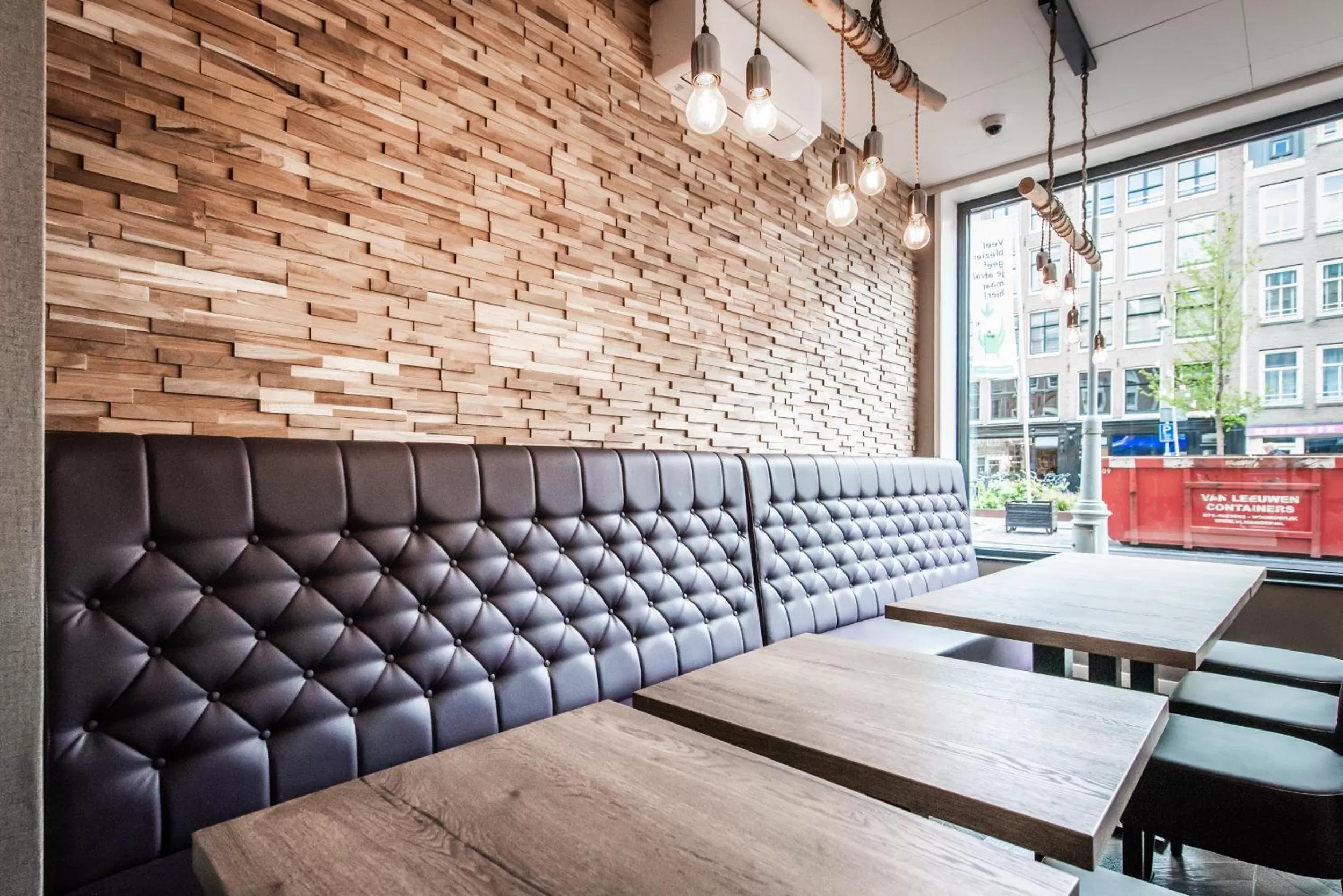 Restaurant/places to eat in Melrose Hotel