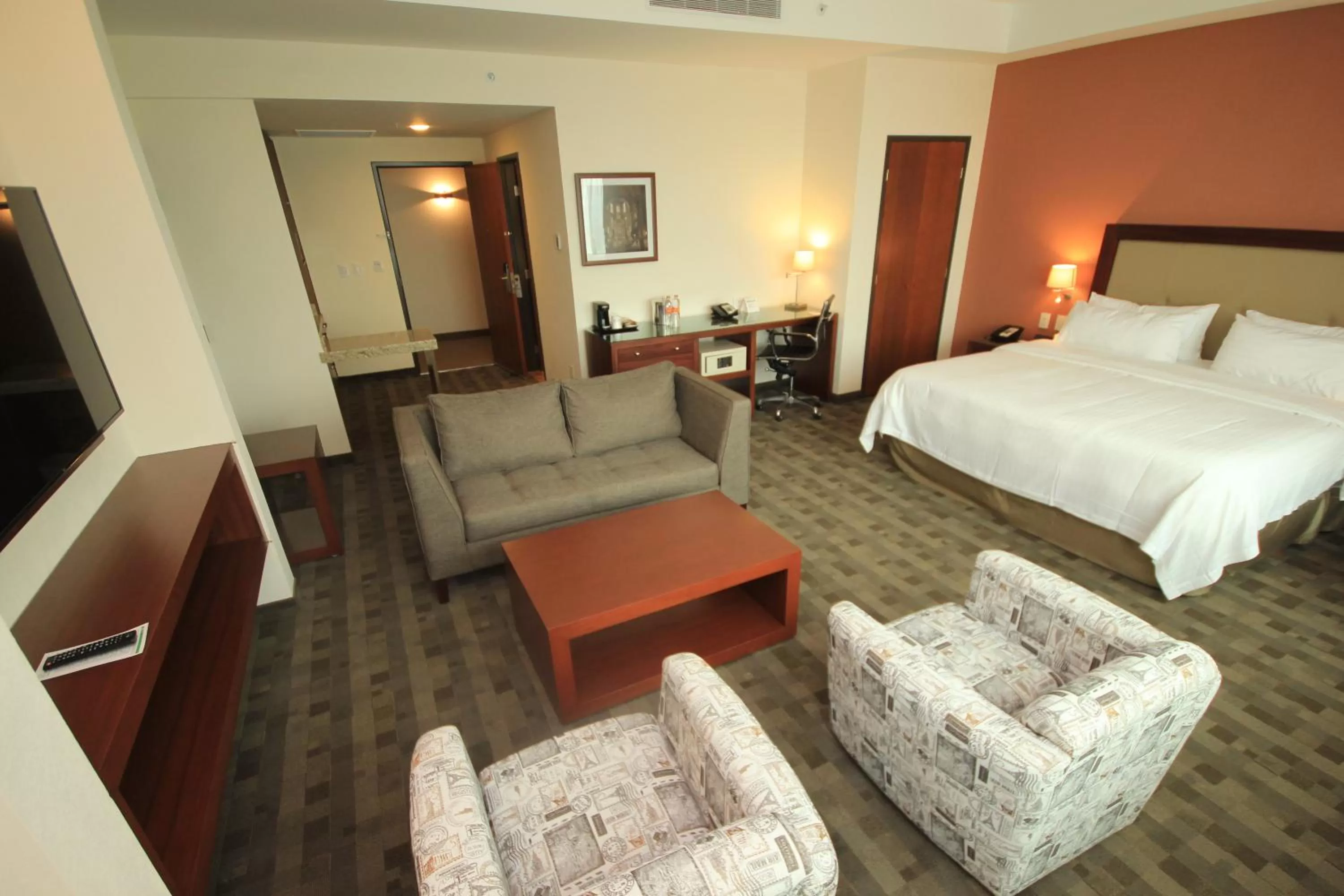 Bedroom, Bed in Holiday Inn & Suites Plaza Mayor by IHG