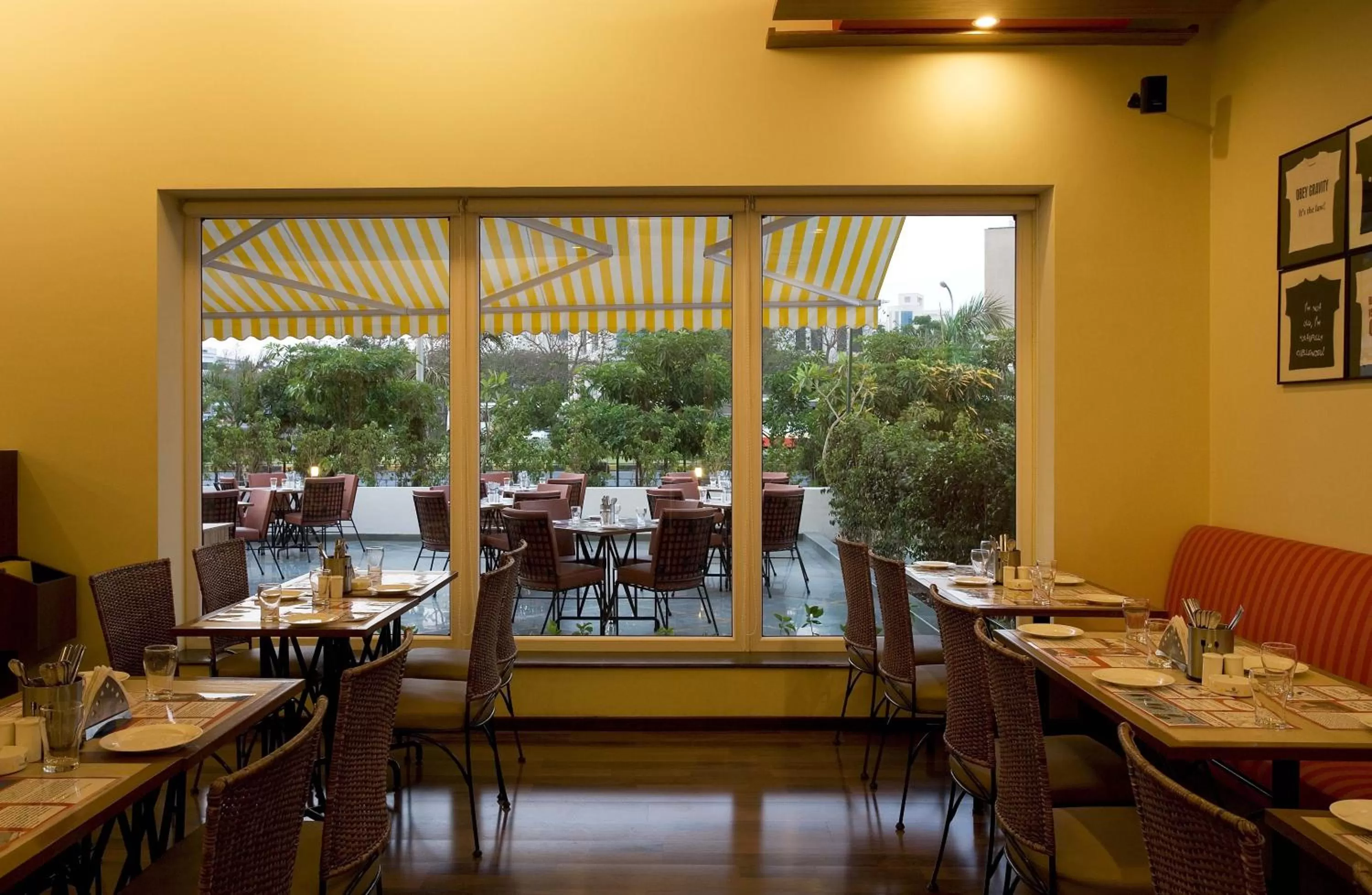 Restaurant/places to eat in Lemon Tree Hotel Hinjewadi Pune