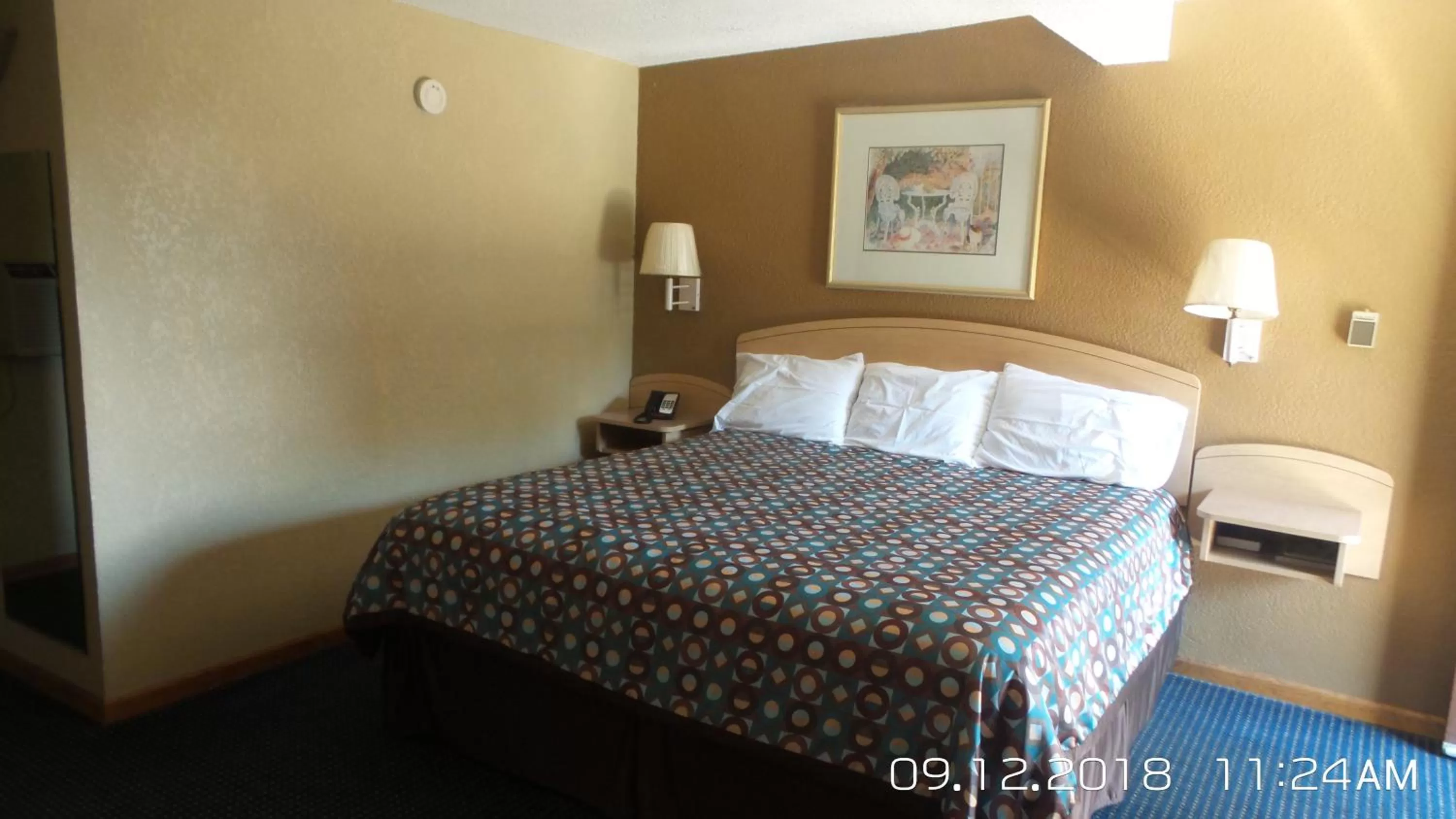 Bed in Rivers EDGE MOTEL