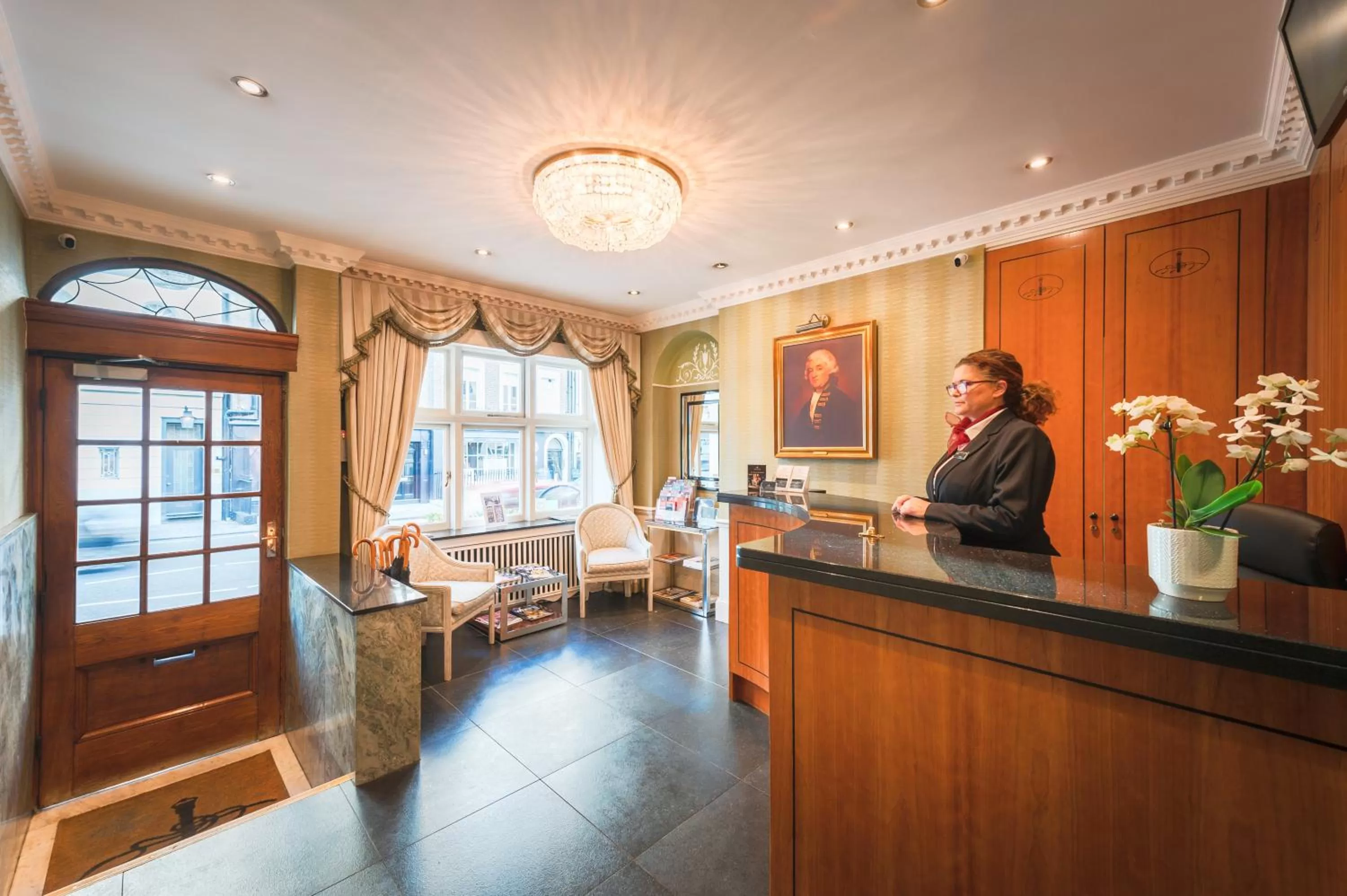 Lobby or reception in 44 Curzon Street by Mansley