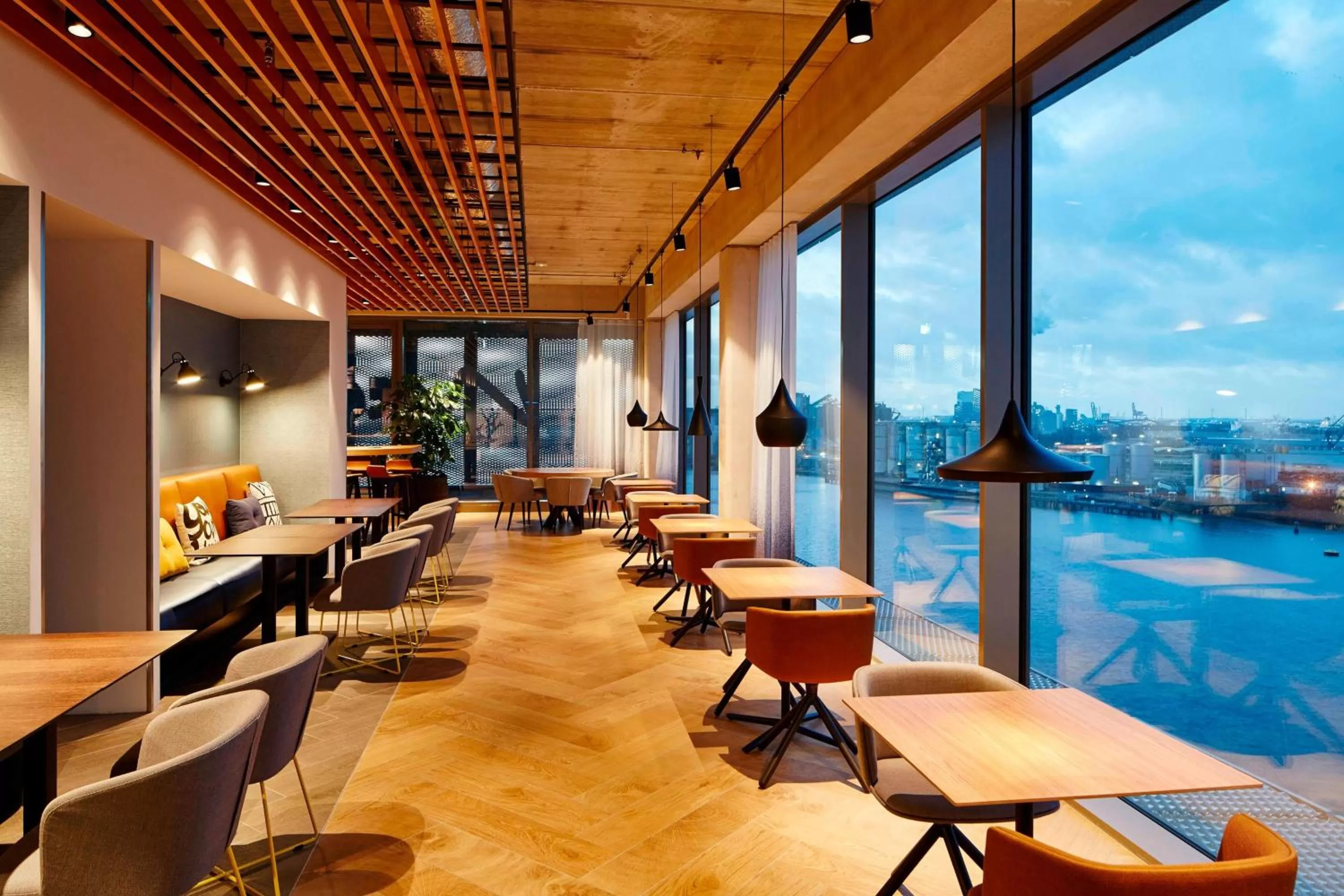 Restaurant/places to eat in Residence Inn by Marriott Amsterdam Houthavens