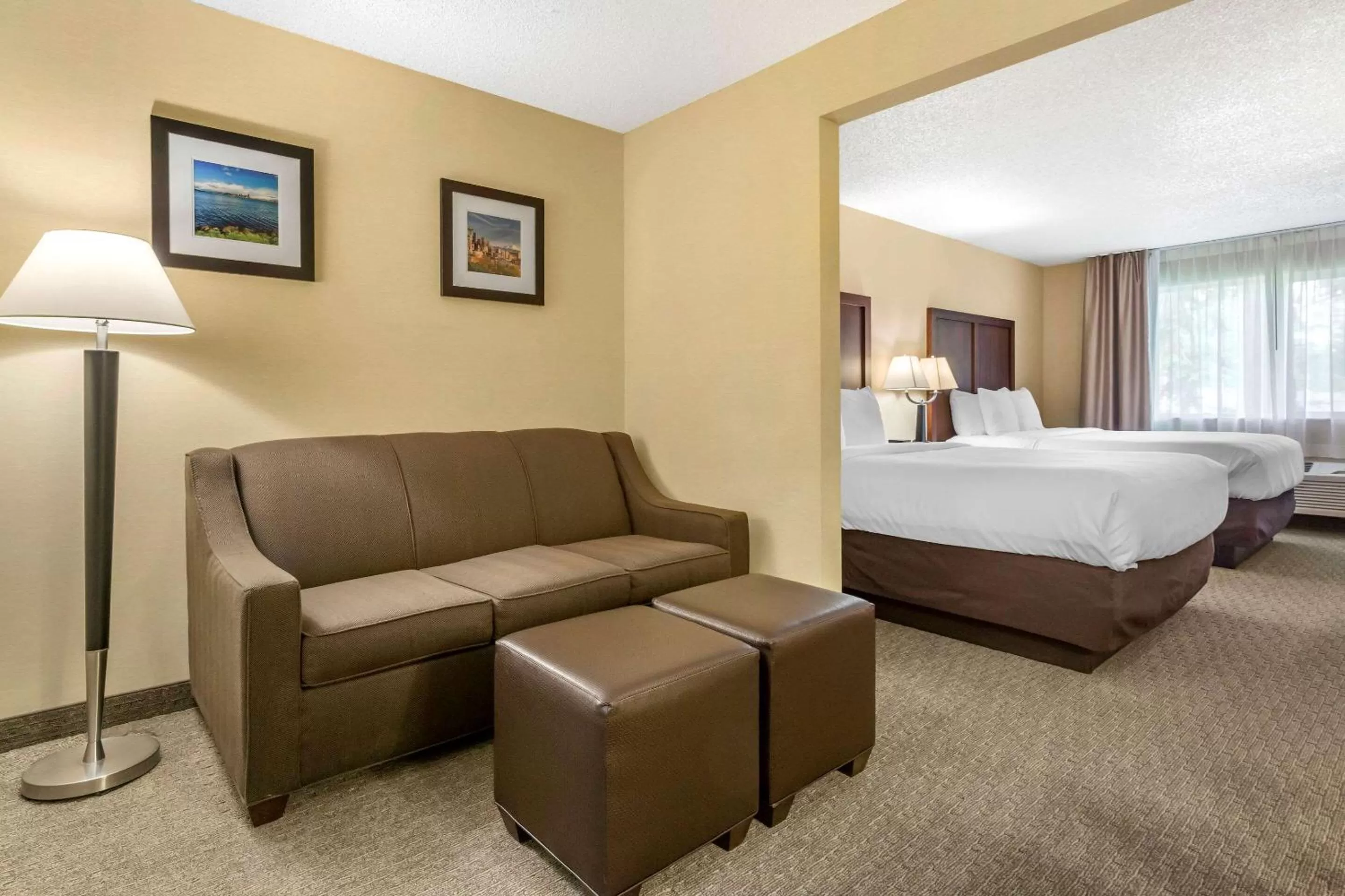 Photo of the whole room, Bed in Comfort Inn & Suites Bothell - Seattle North