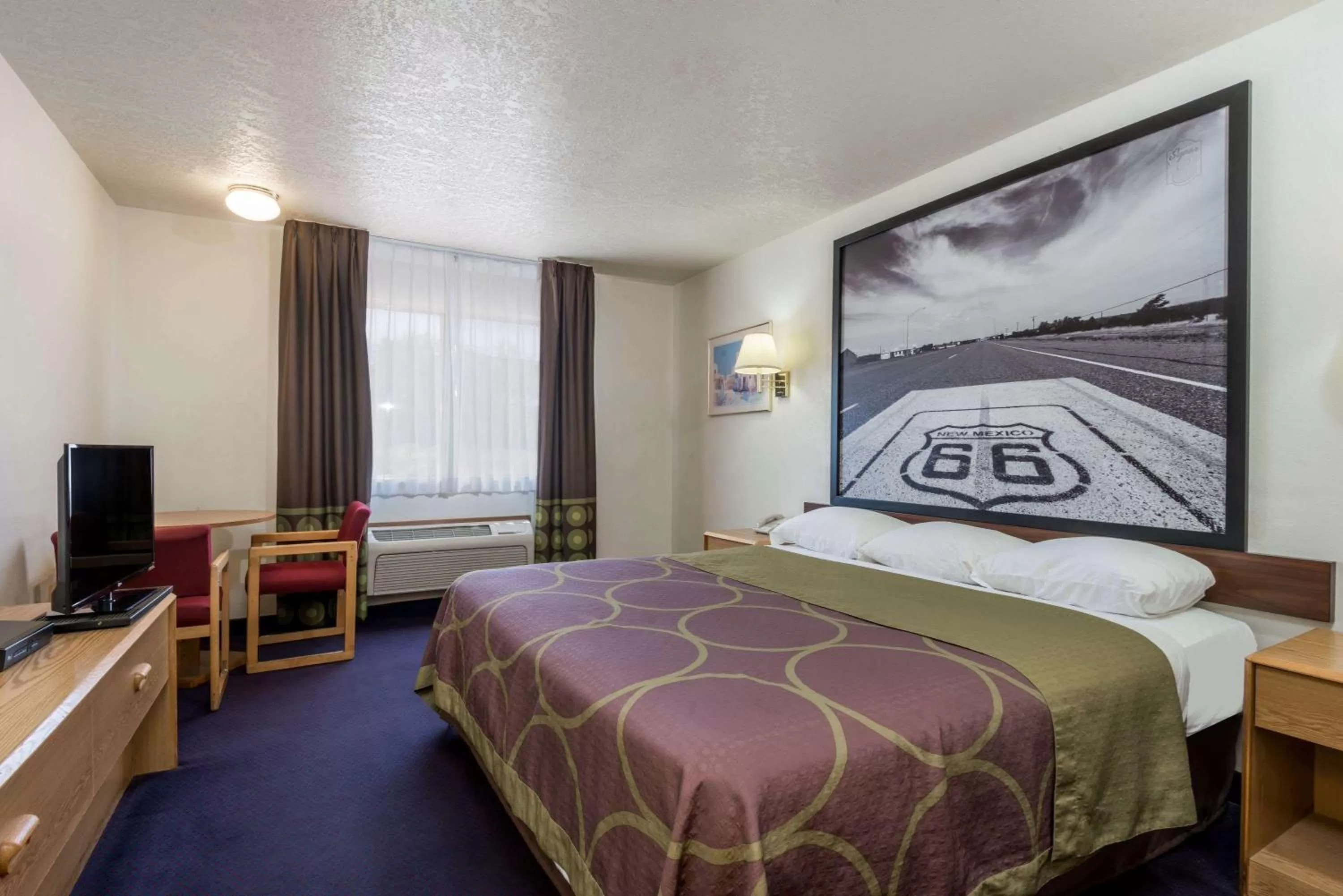 Photo of the whole room, Bed in Super 8 by Wyndham Bernalillo