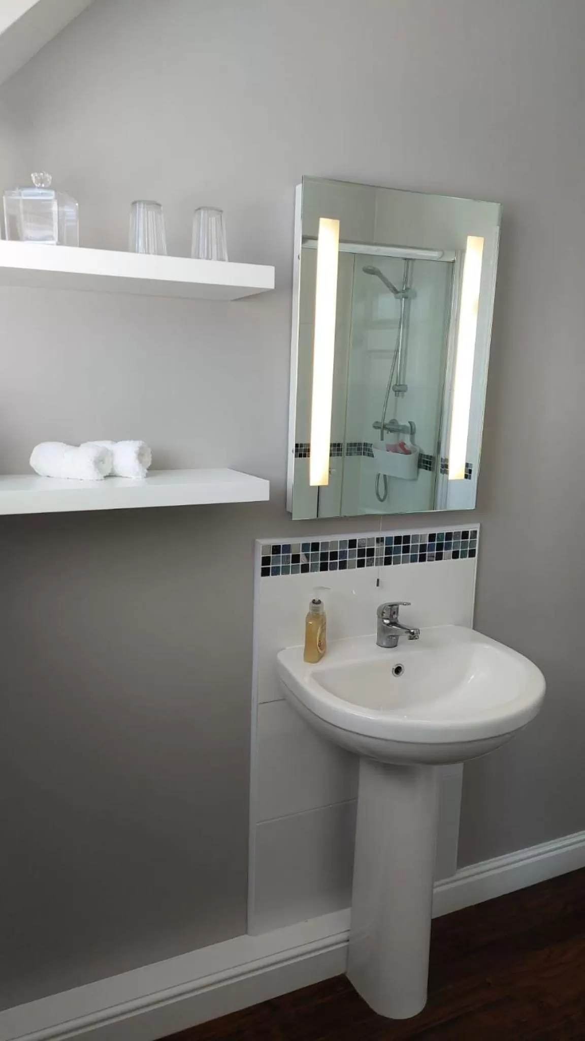 Bathroom in Westwood Lodge B & B Boston