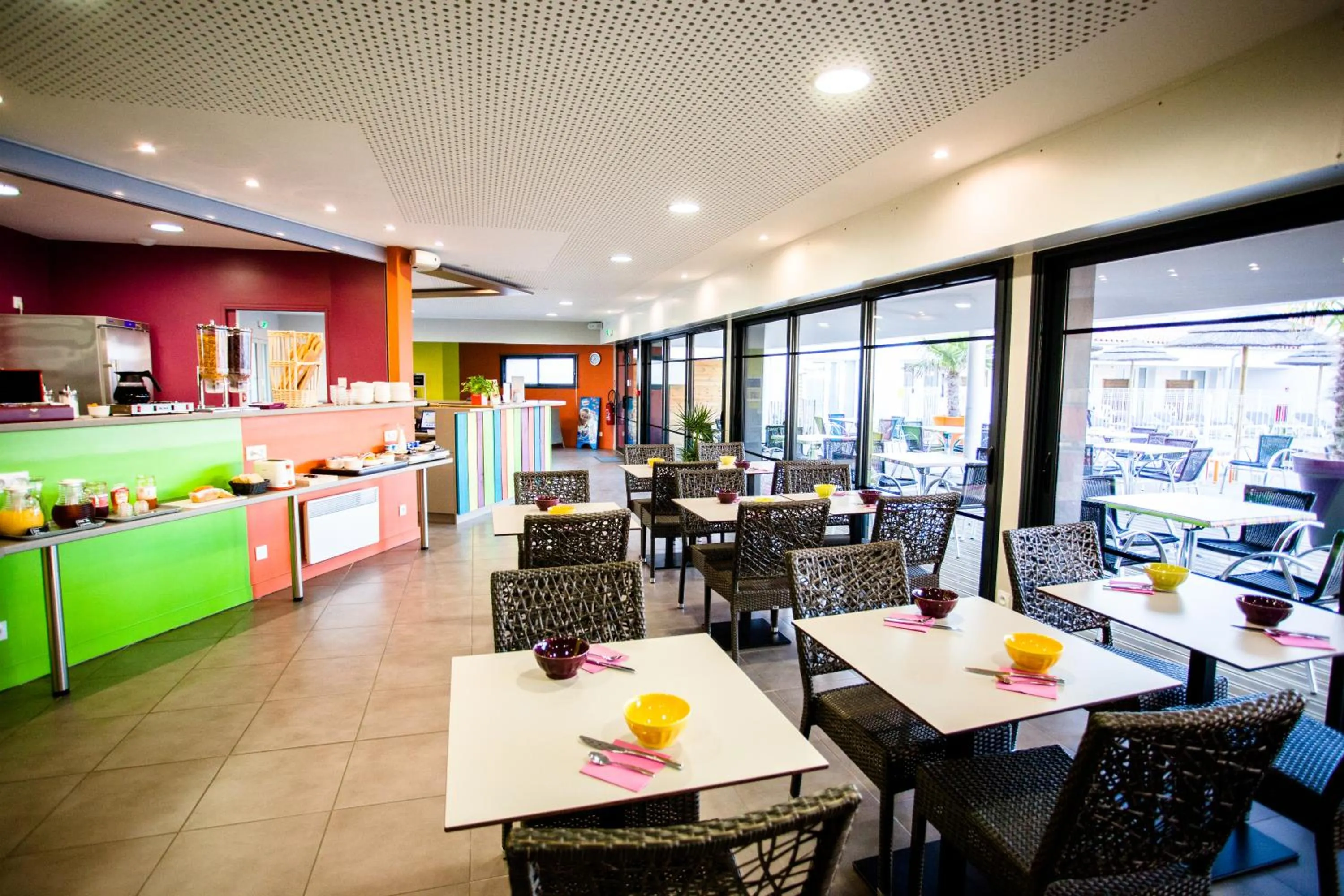 Breakfast in Hôtel de Ré, "The Originals Résidence"