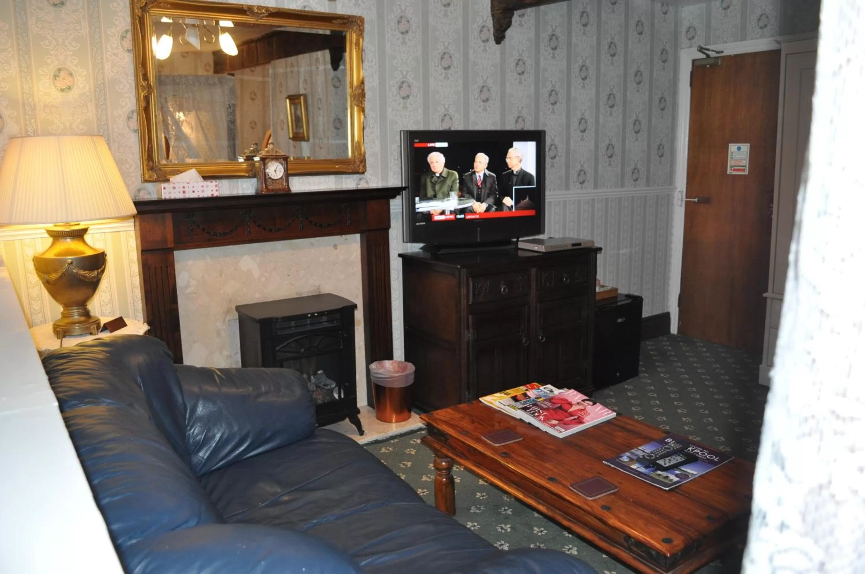 Living room in The New Guilderoy Hotel