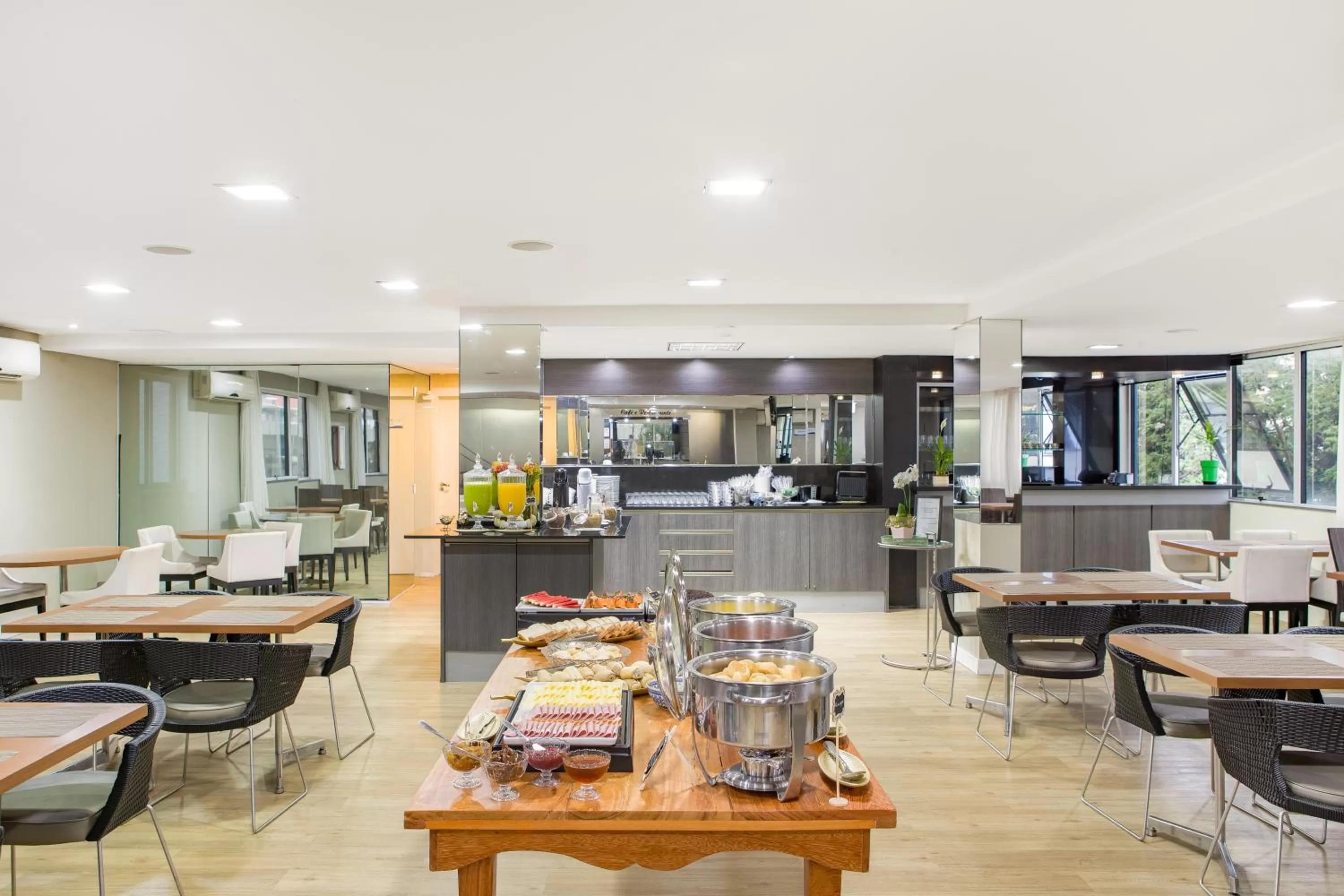 Breakfast in Iate Hotel Centro Florianópolis