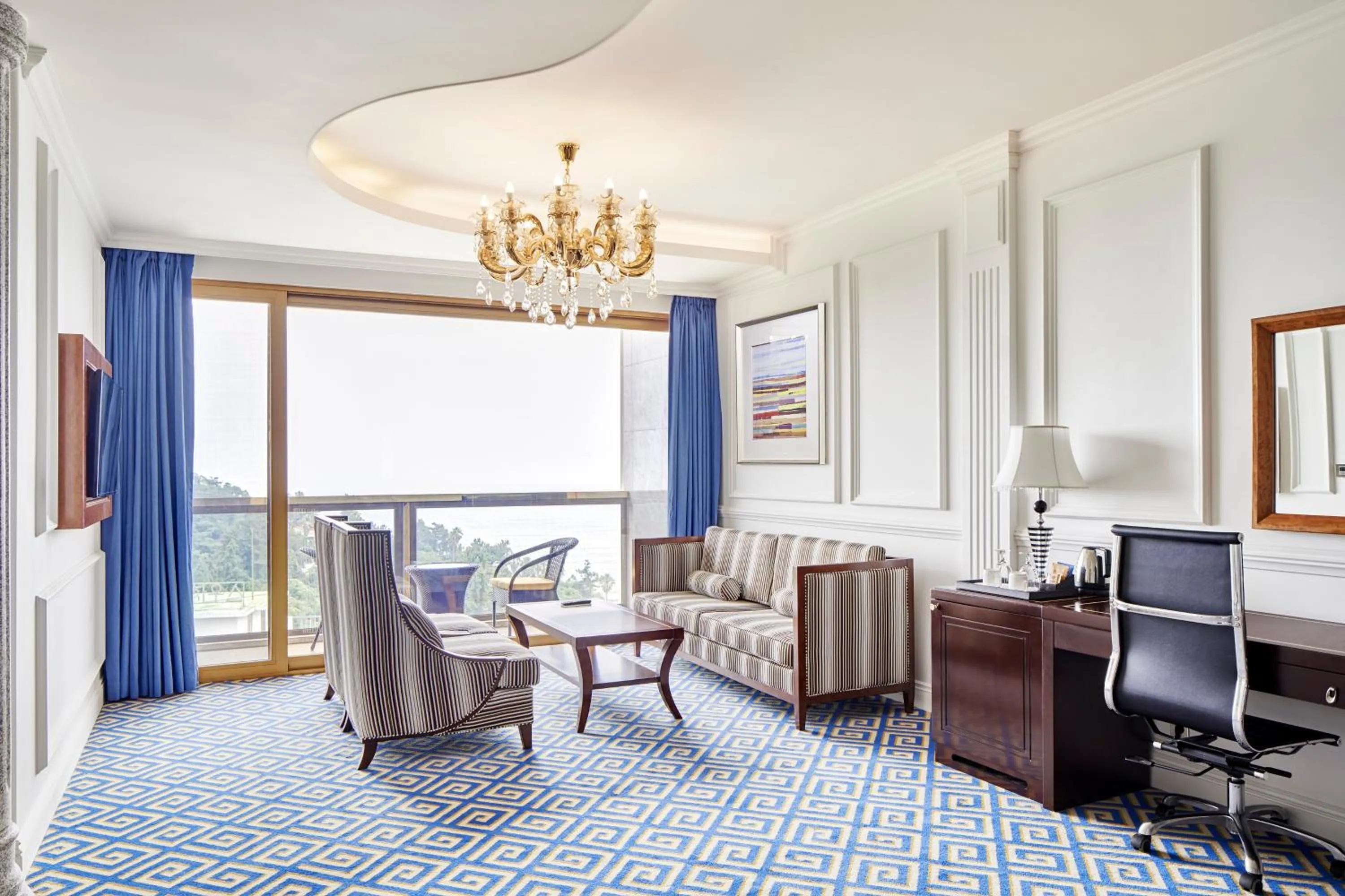 TV and multimedia in GoldOne Hotel & Suites