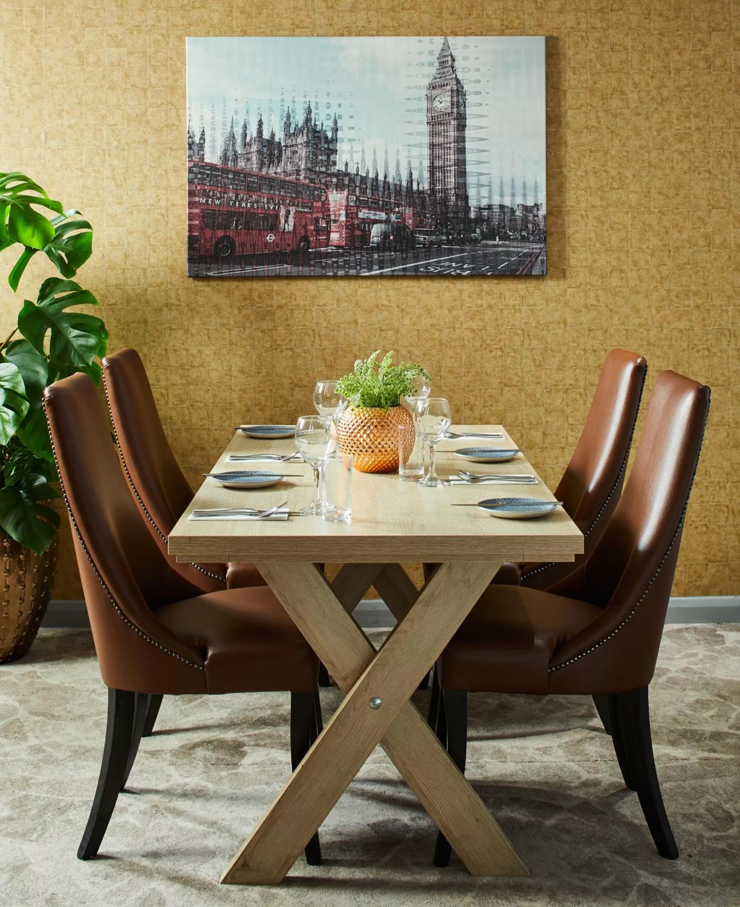 Restaurant/places to eat in Leonardo London Heathrow Airport