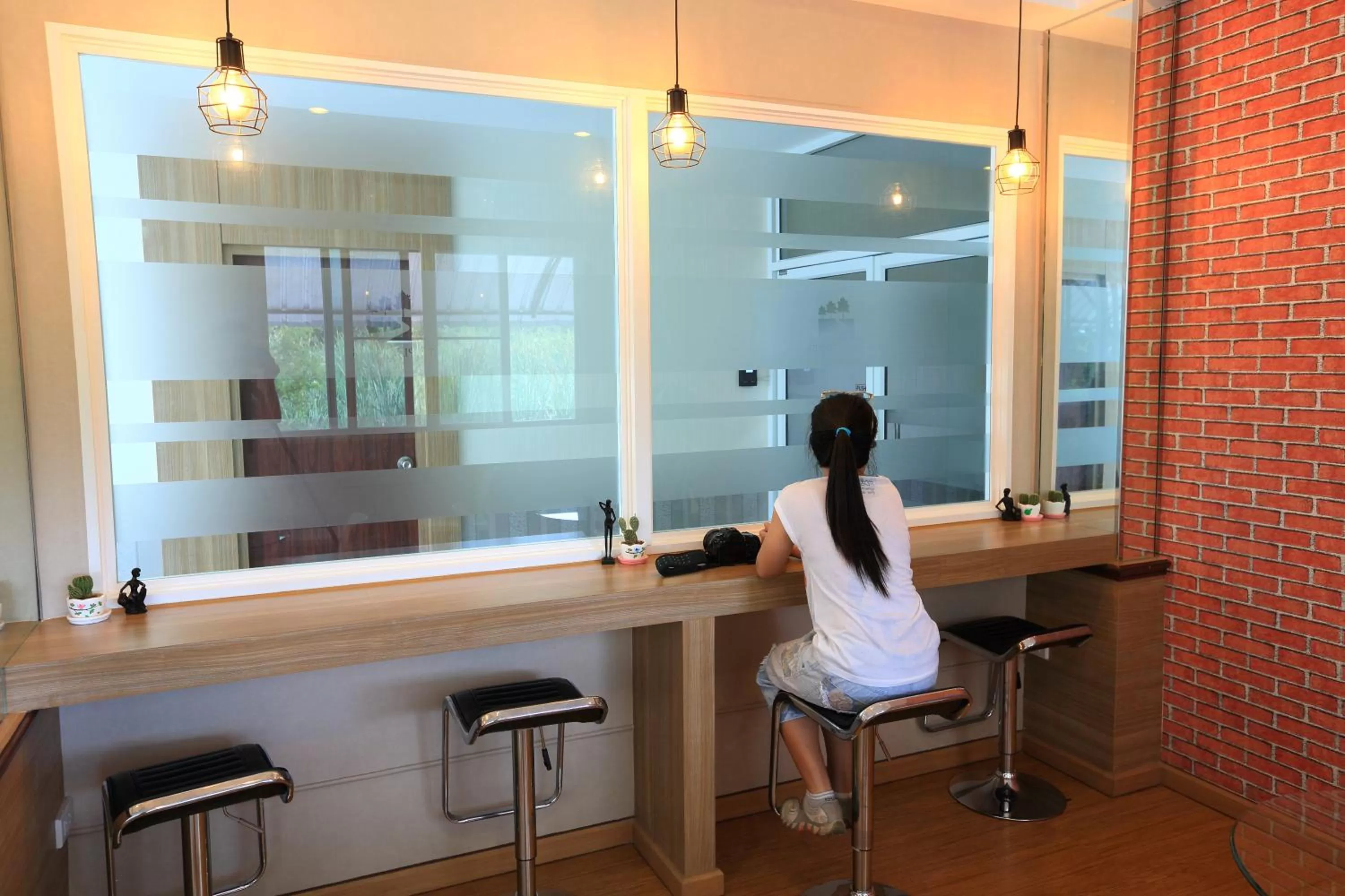 Restaurant/places to eat in Triple Trees Hotel