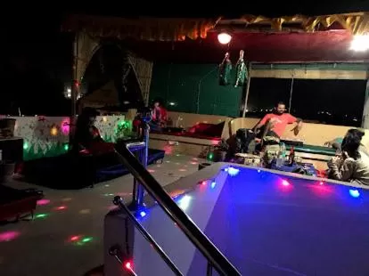 Swimming Pool in Hotel Murad Haveli