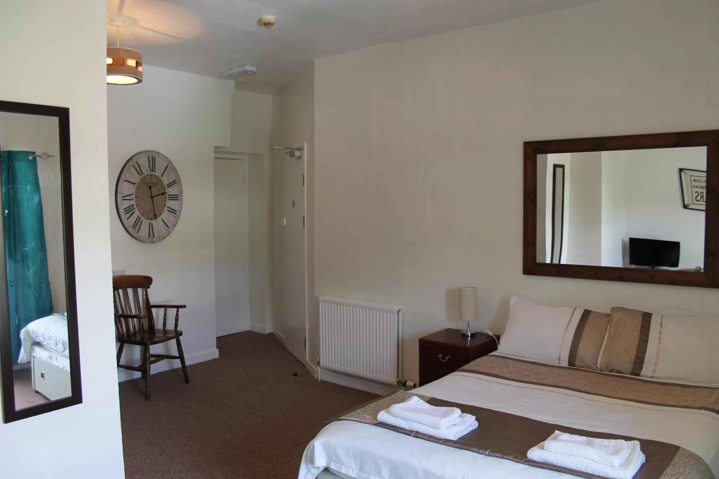 Bed in Markets Tavern Hotel