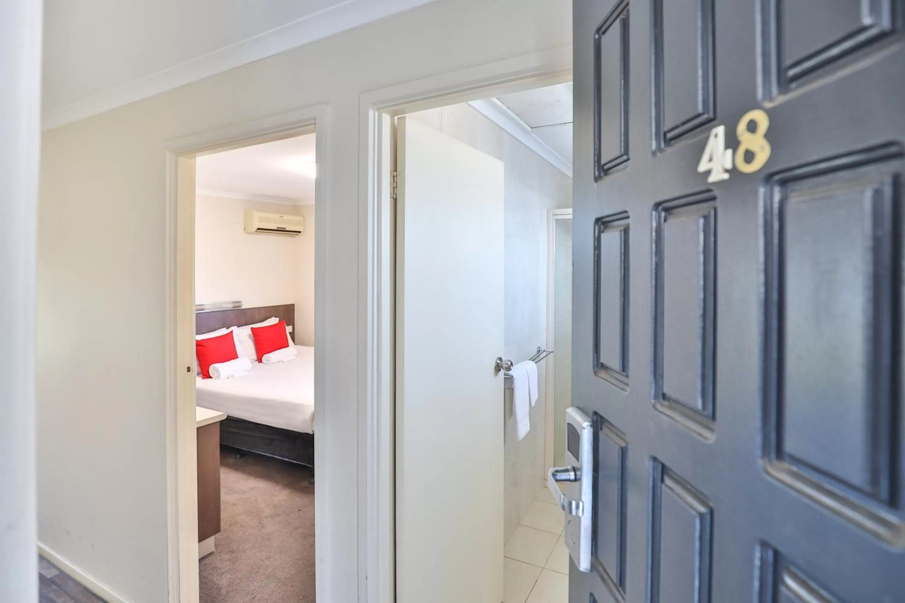 Bedroom, Bed in Boulevard Motor Inn Mildura