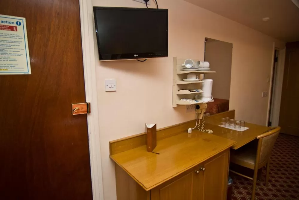 TV and multimedia in Alexandra Hotel