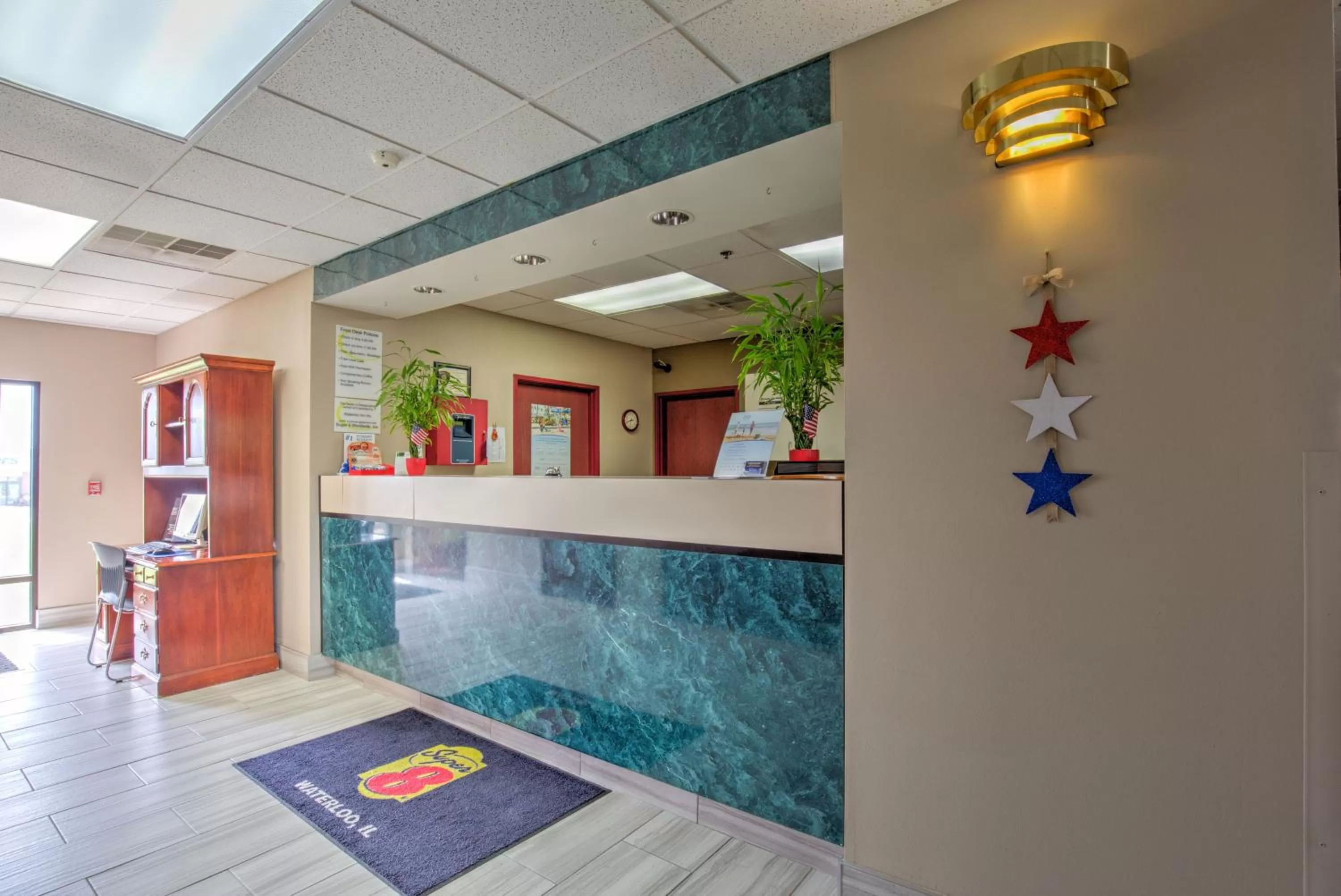 Lobby or reception in Super 8 by Wyndham Waterloo