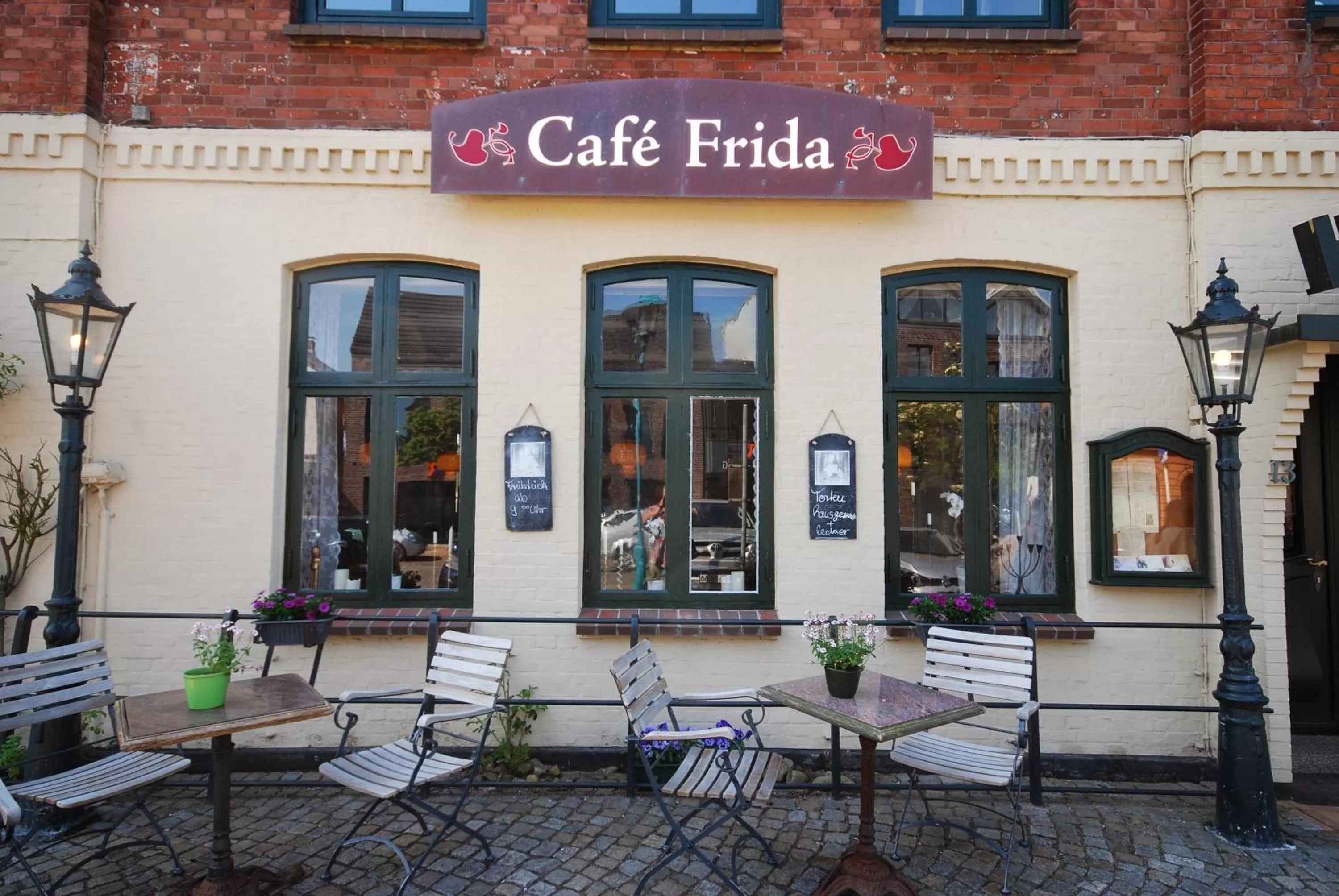 Restaurant/places to eat in Hotel Cafe Frida