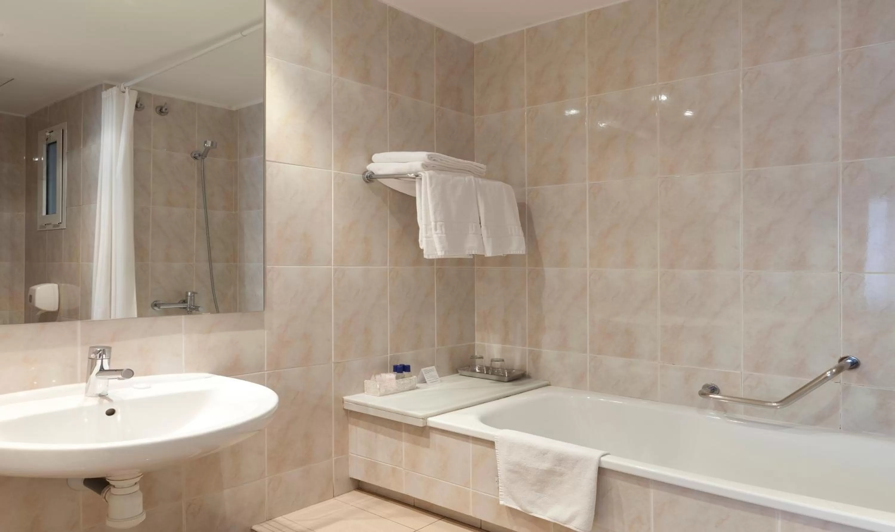 Bathroom in Peninsular