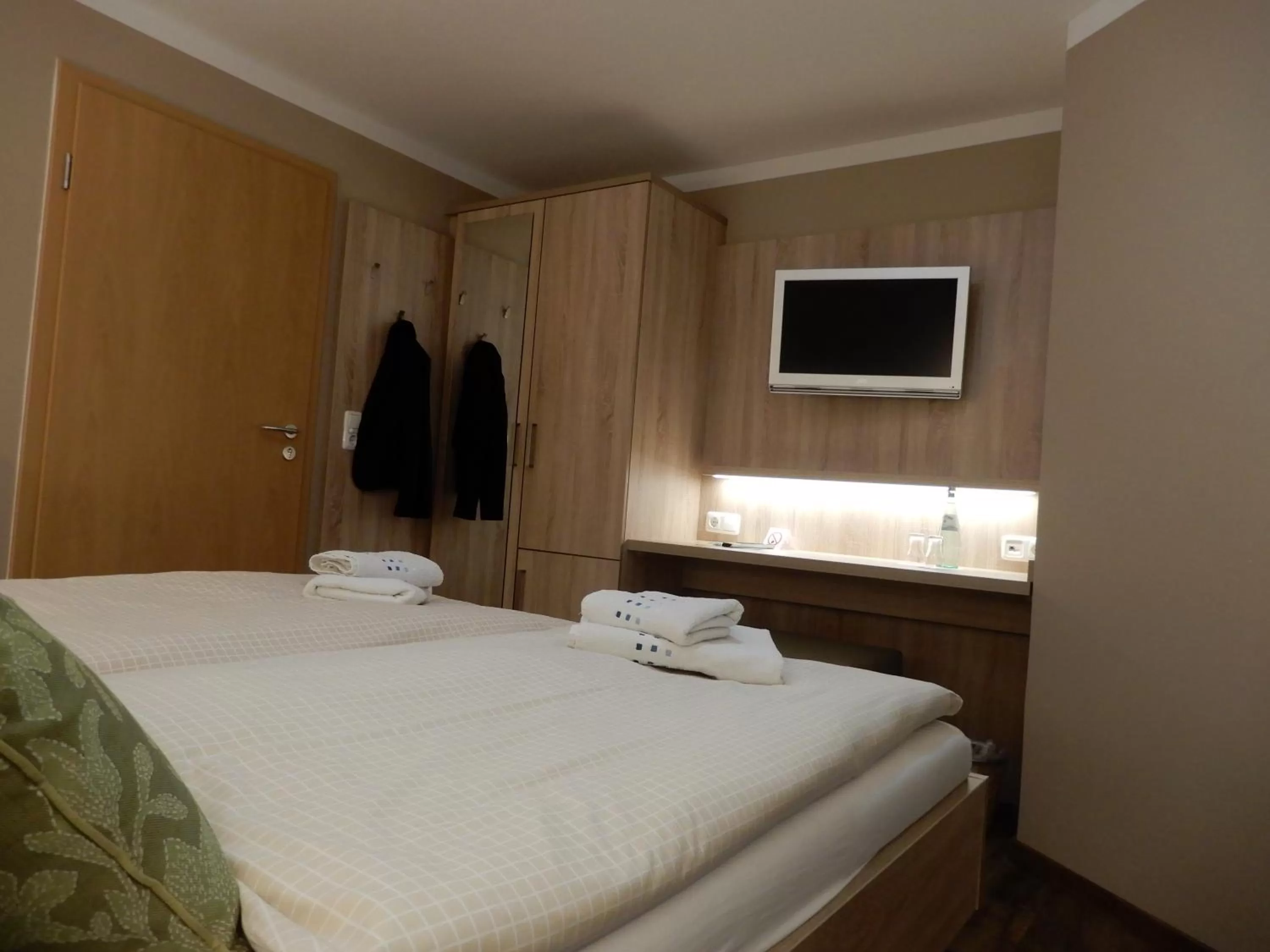 Photo of the whole room, Bed in Hotel Pension Am Hafen
