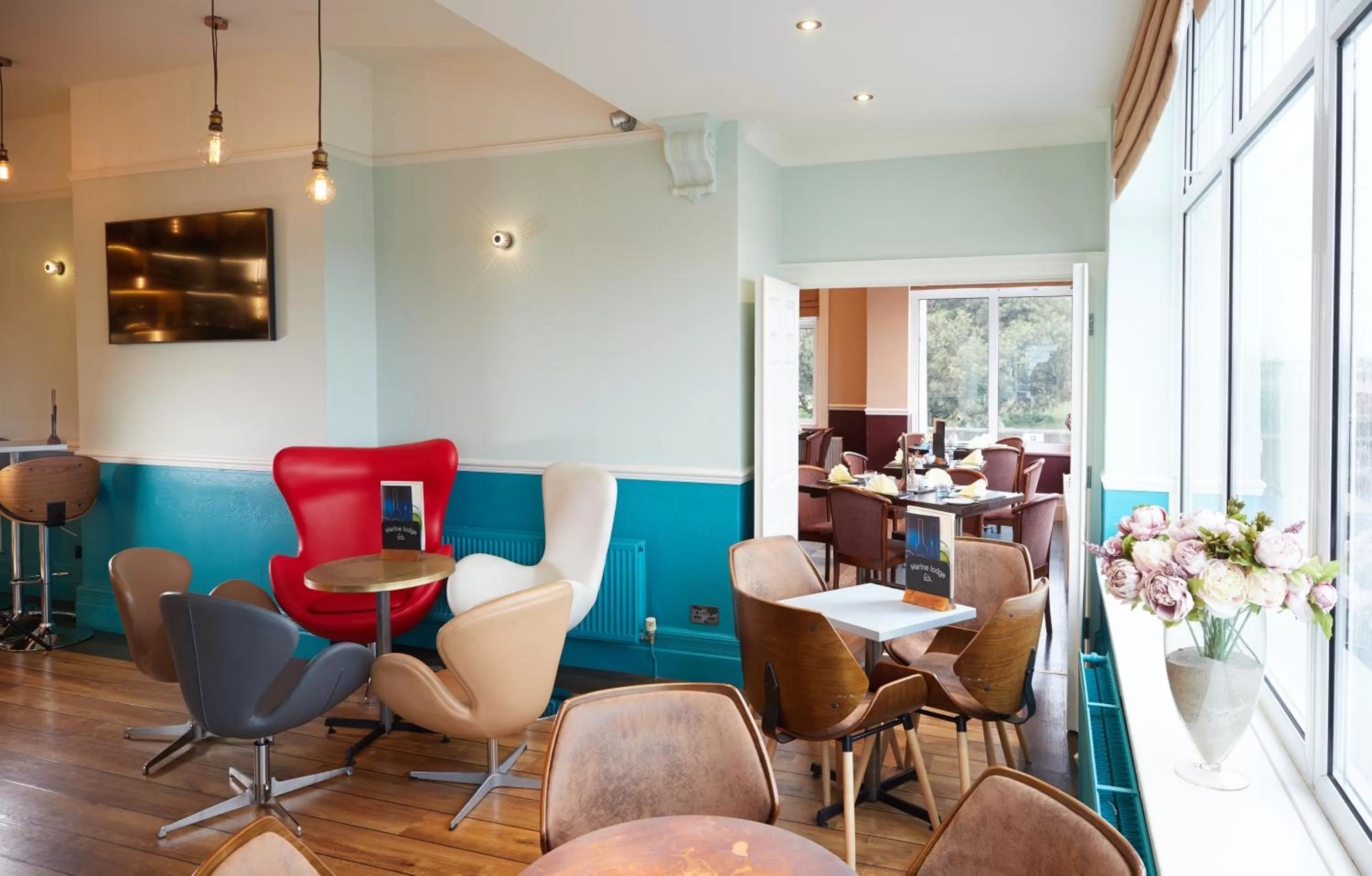 Lounge or bar in Marine Lodge