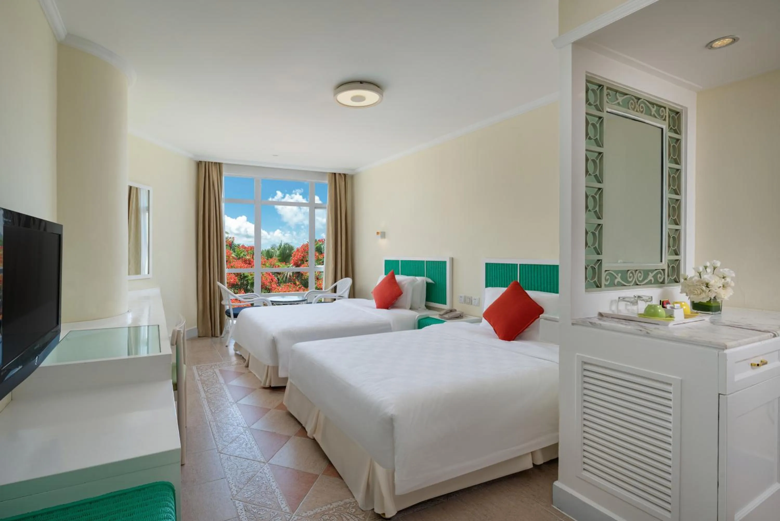 Bed in Sunshine Resort Intime Sanya