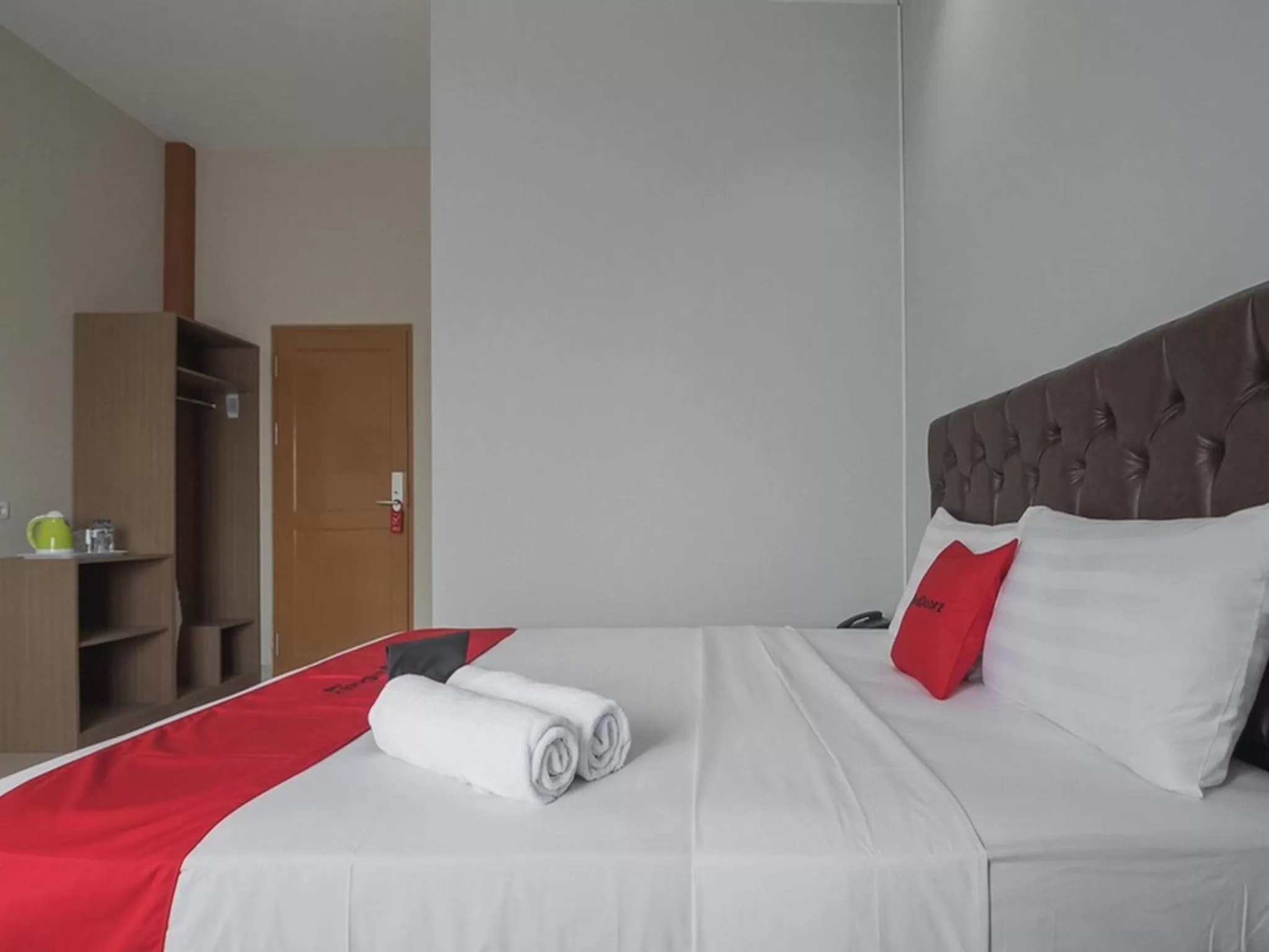 Bedroom, Bed in RedDoorz near Islamic Center Samarinda