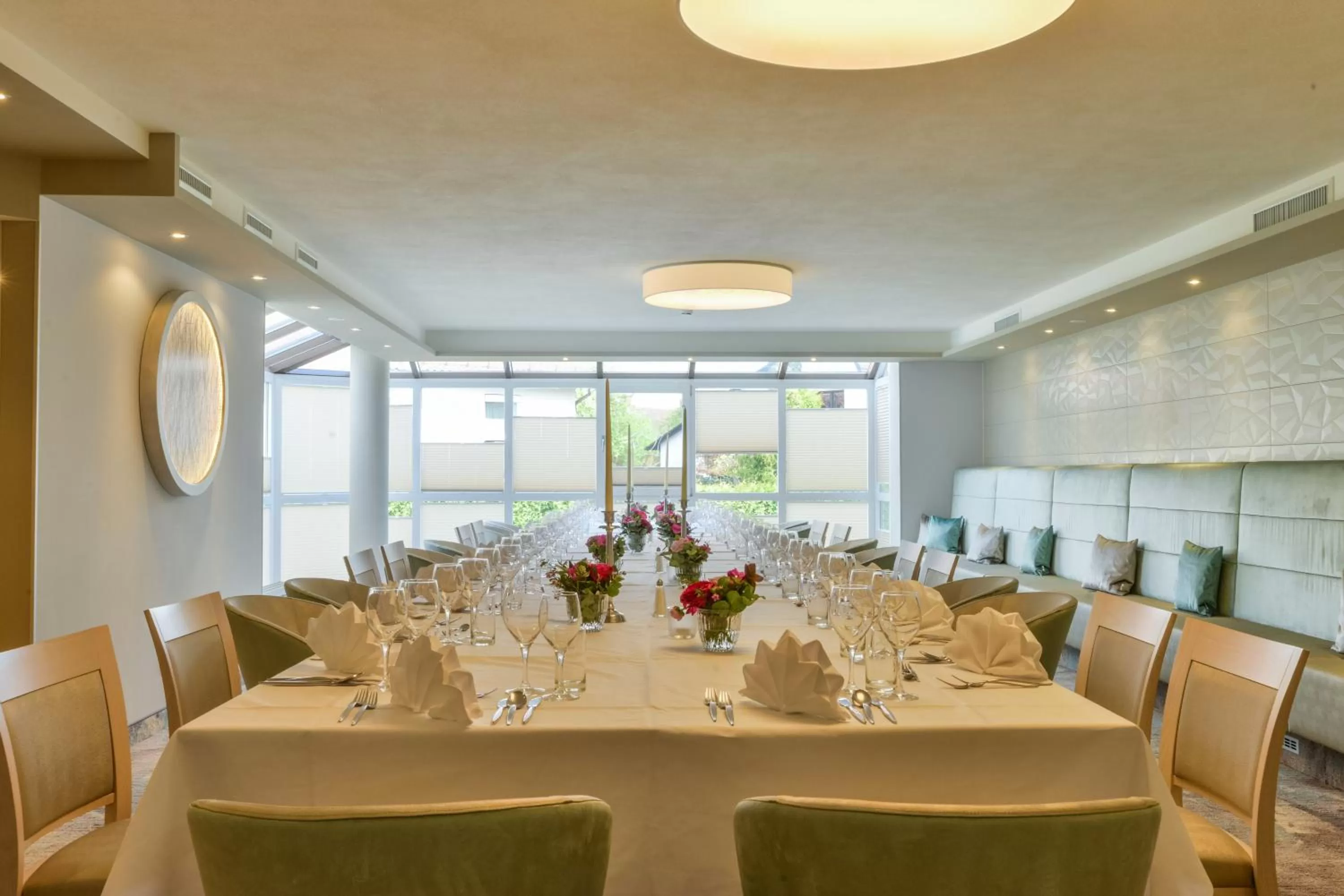 Restaurant/places to eat in Hotel Schiller