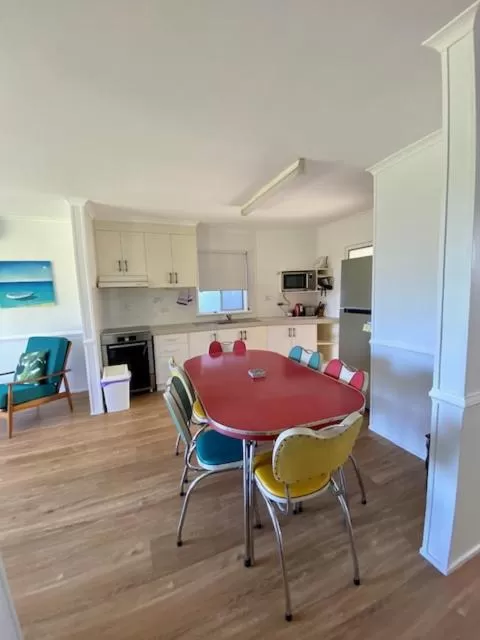 Dining area in Leisure-Lee Holiday Apartments