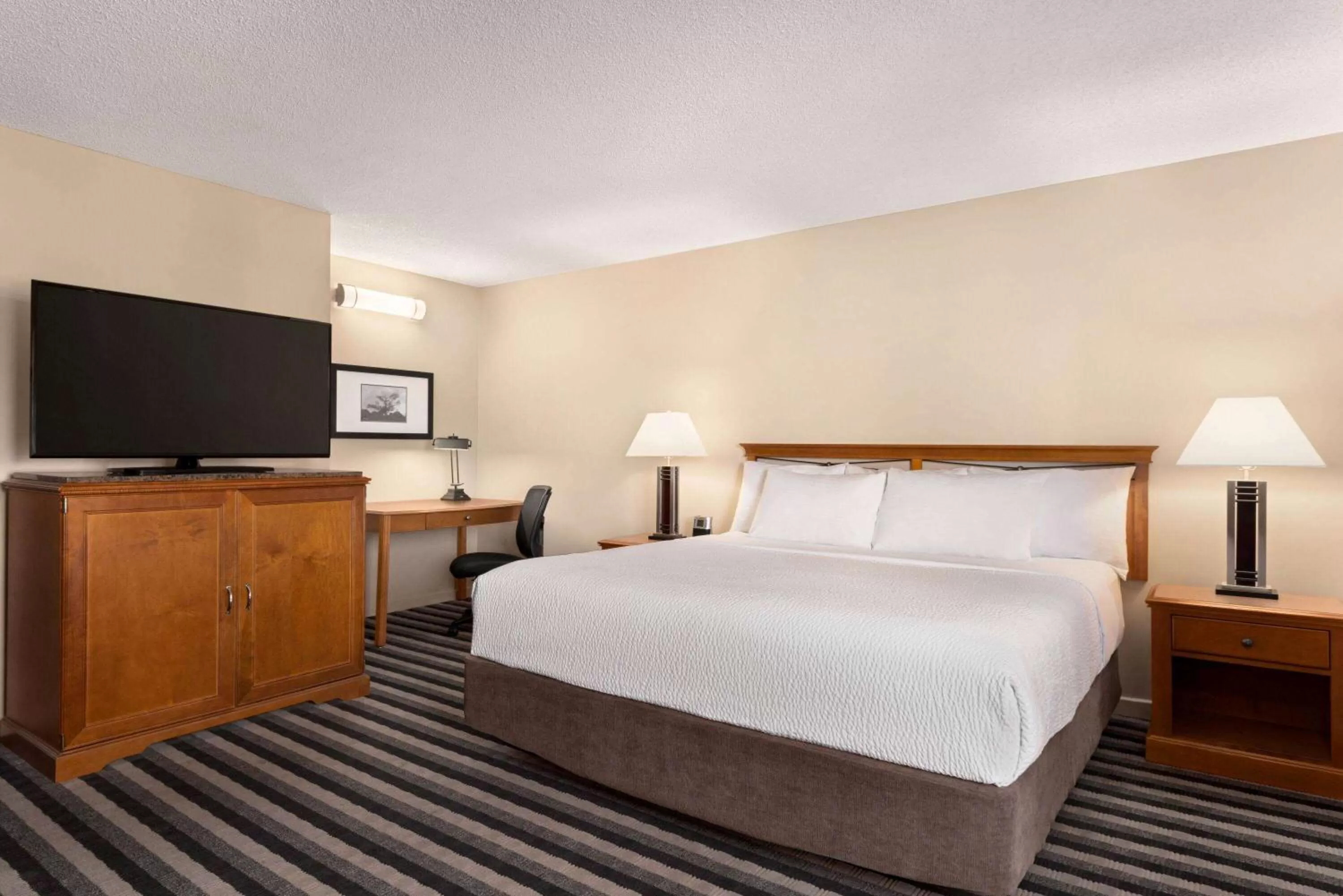 Photo of the whole room, Bed in Royal Hotel West Edmonton, Trademark Collection by Wyndham