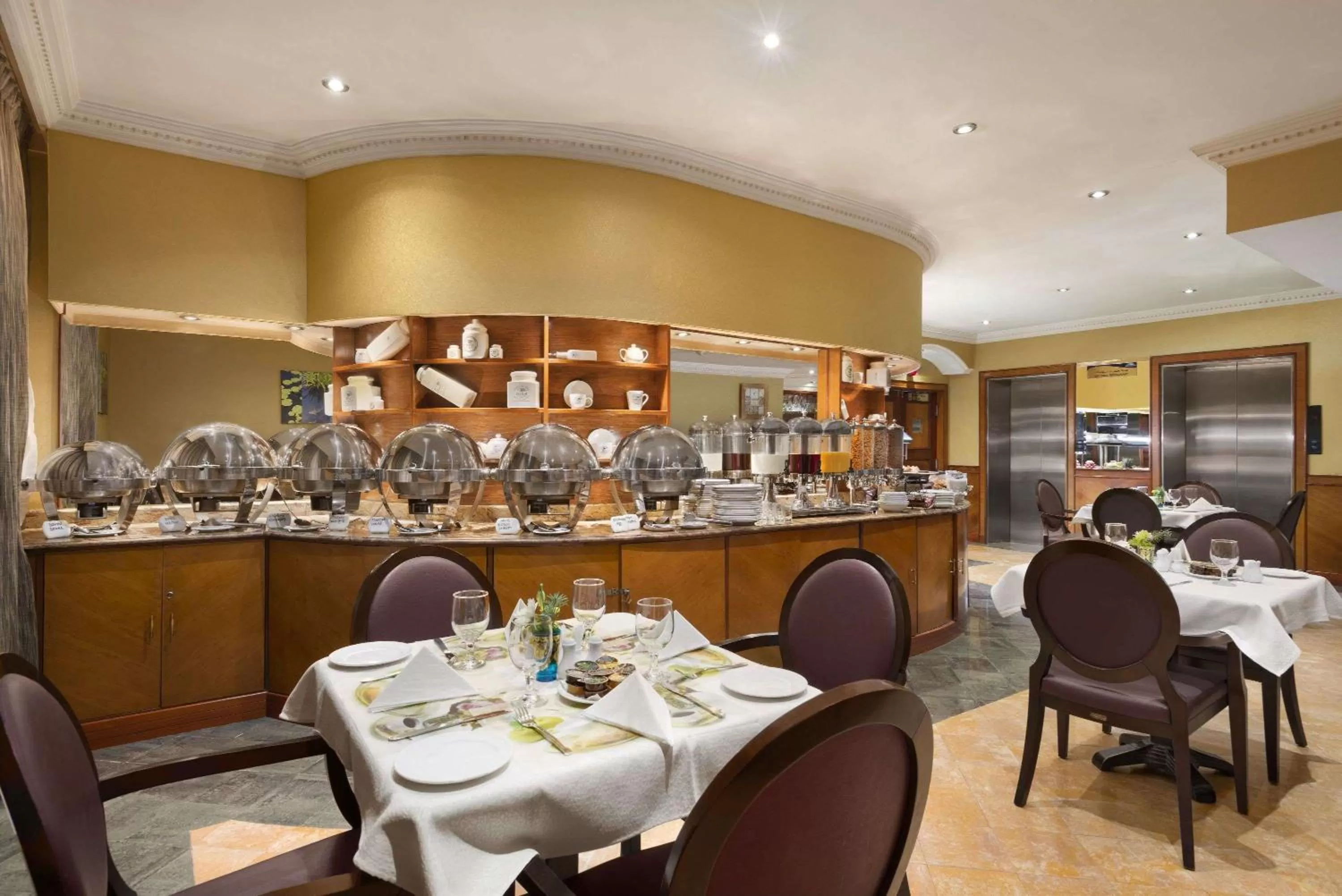 Restaurant/places to eat in Howard Johnson by Wyndham Abu Dhabi Downtown