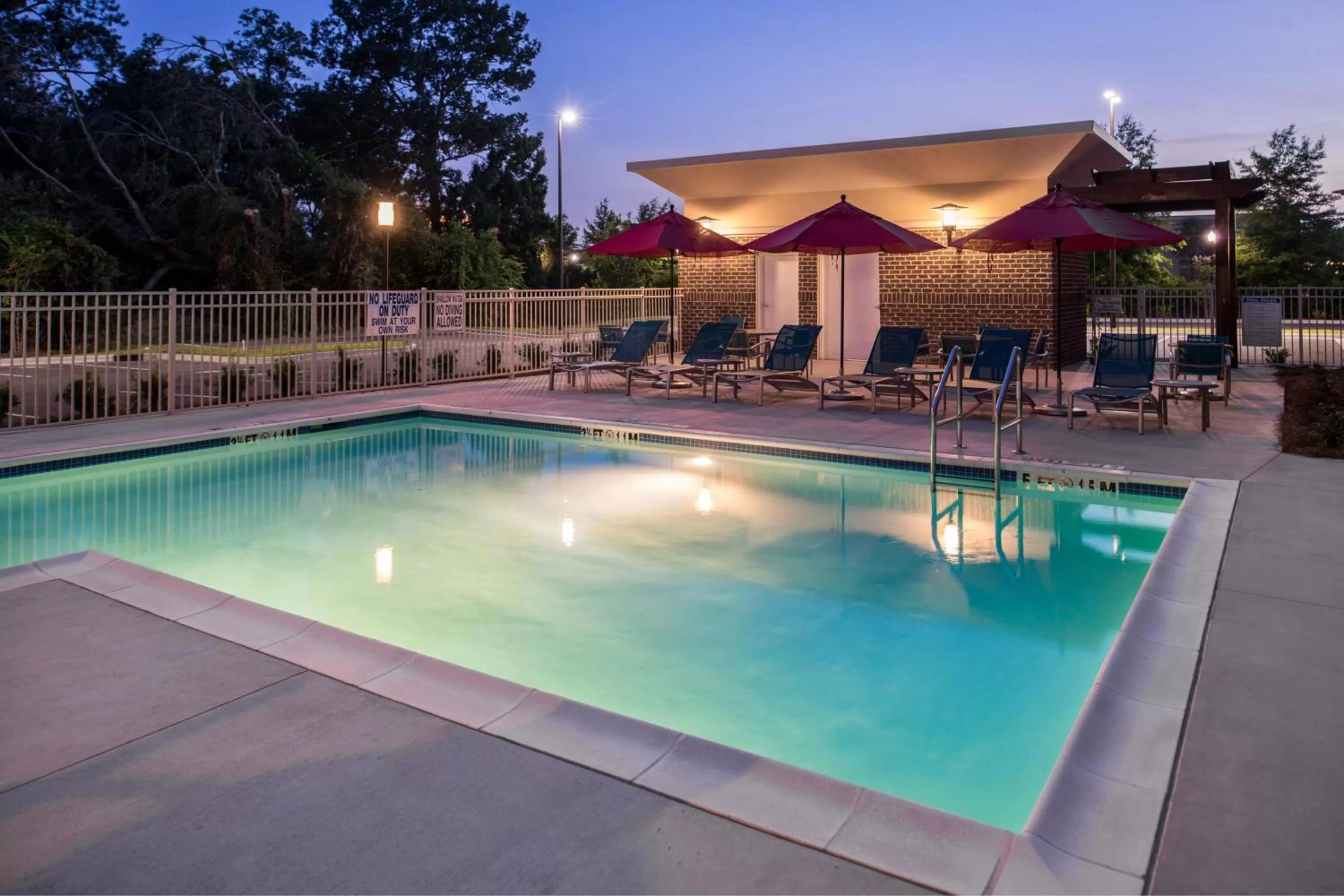Swimming pool in TownePlace Suites by Marriott Charleston-West Ashley