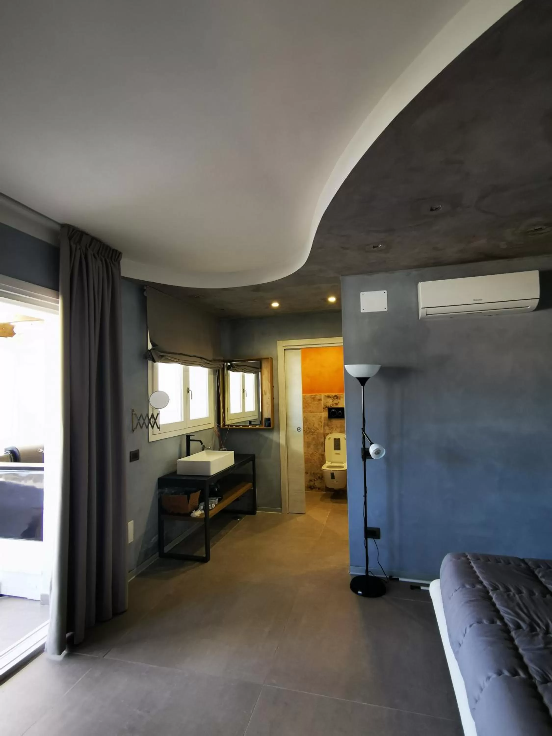 Photo of the whole room, Bed in Relais Du Port