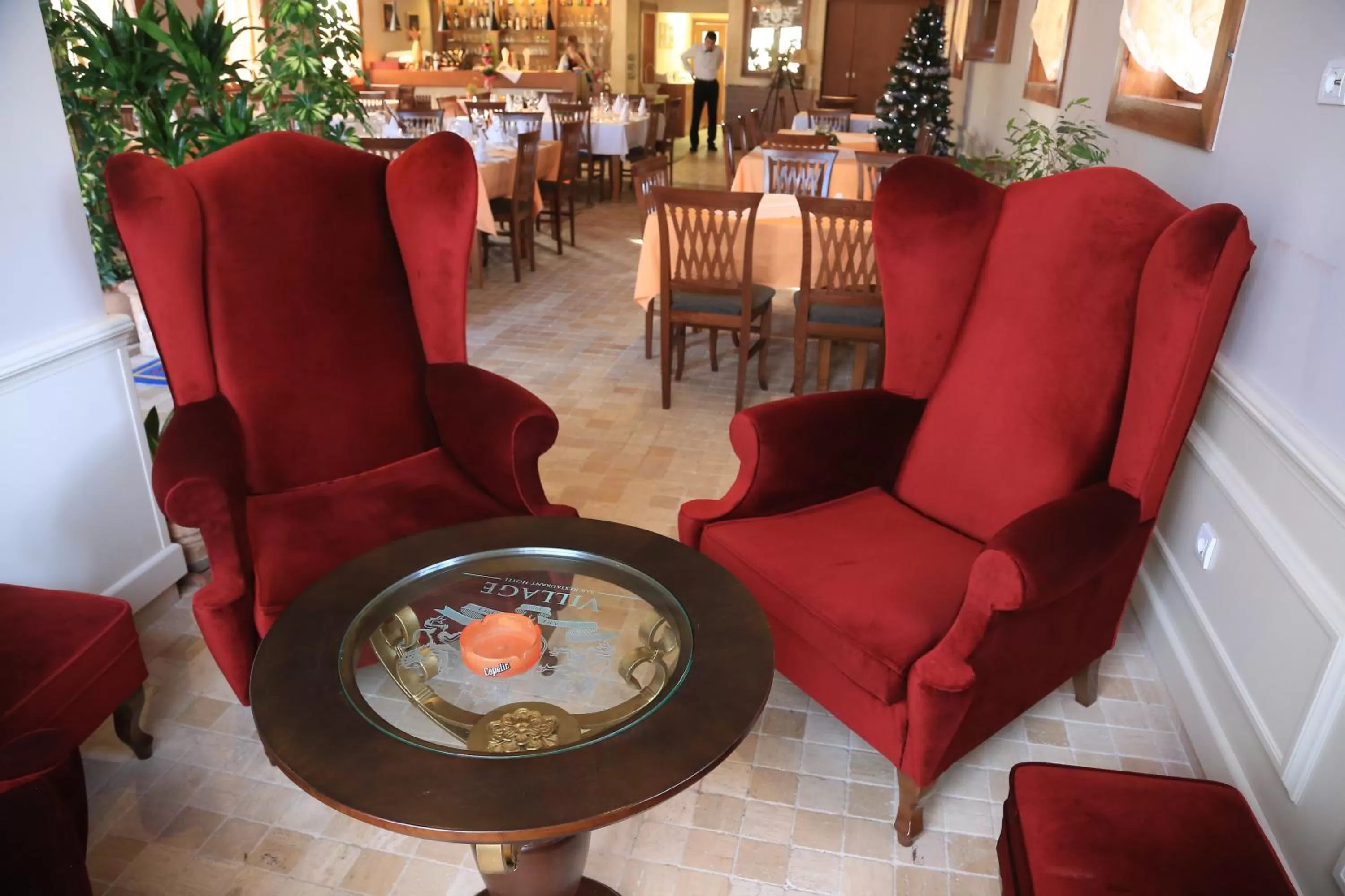 Restaurant/places to eat in Hotel Village