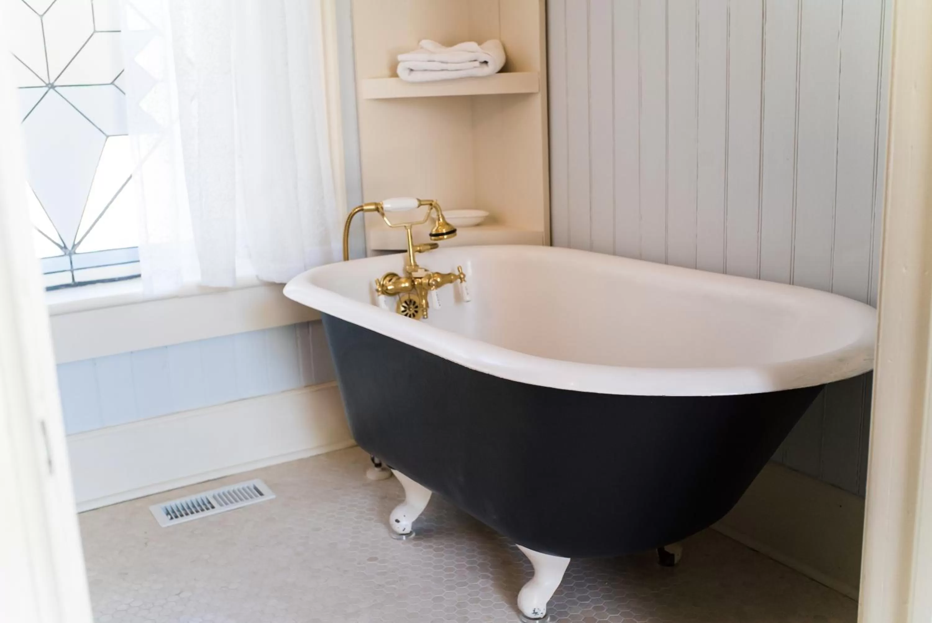 Bathroom in The Mulberry Inn -An Historic Bed and Breakfast