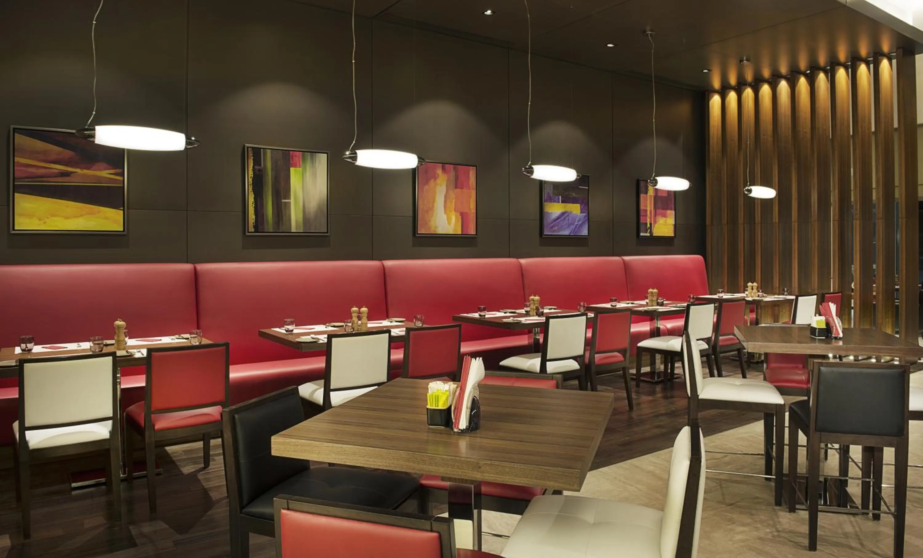 Restaurant/places to eat in DAMAC Maison Cour Jardin