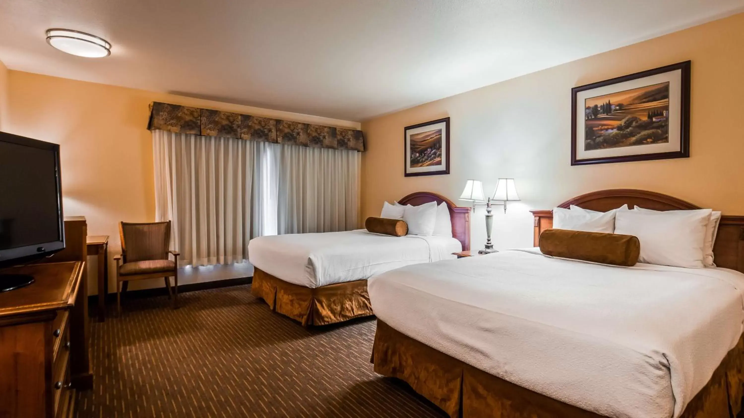 Queen Room with Two Queen Beds and Roll-In Shower - Disability Access/Non-Smoking in Best Western El Grande Inn Queen Room with Two Queen Beds and Roll-In Shower - Disability Access/Non-Smoking in Best Western El Grande Inn