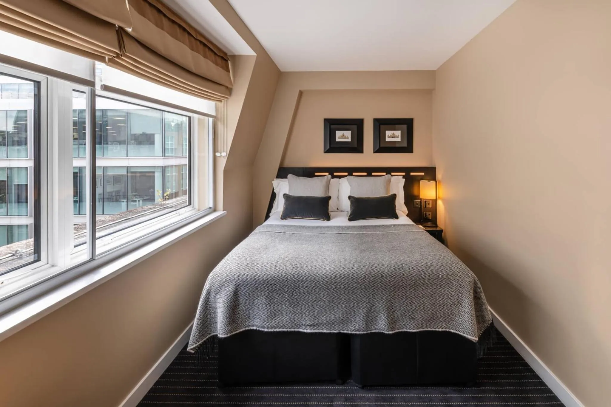 Bedroom, Bed in The Resident Victoria