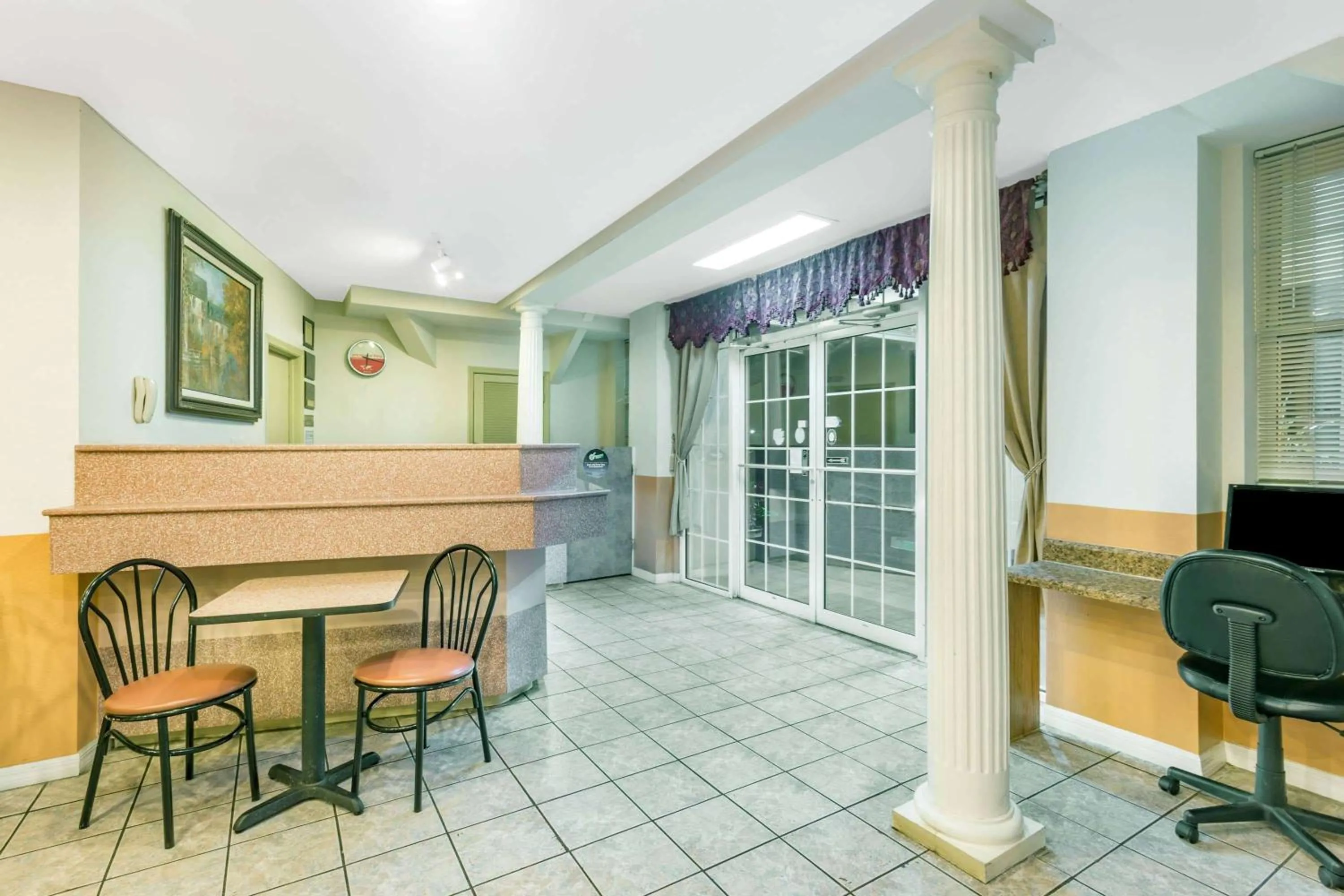 Lobby or reception in Howard Johnson by Wyndham Lake City