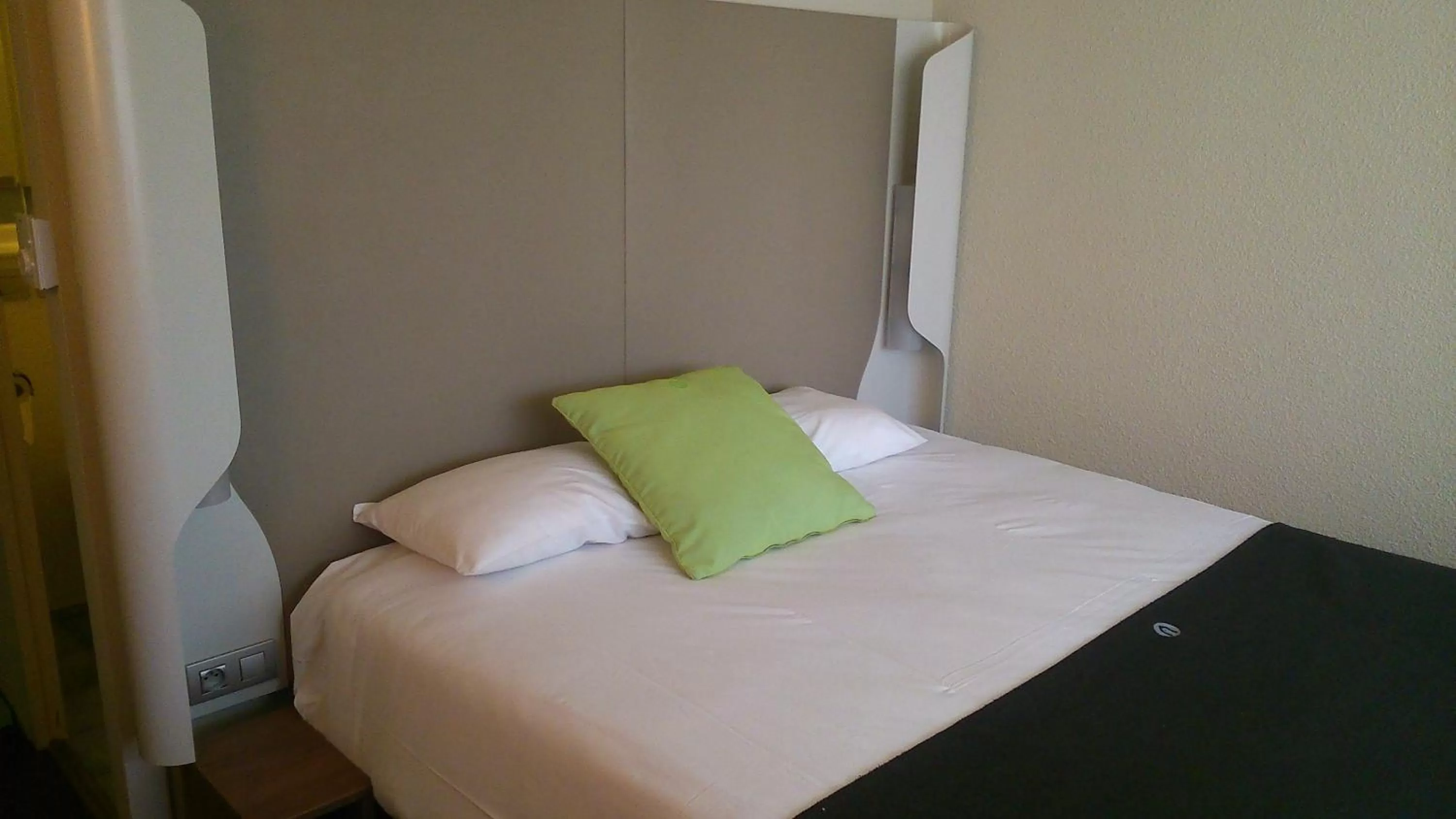 Bed in Hotel Campanile Besançon Nord Ecole Valentin