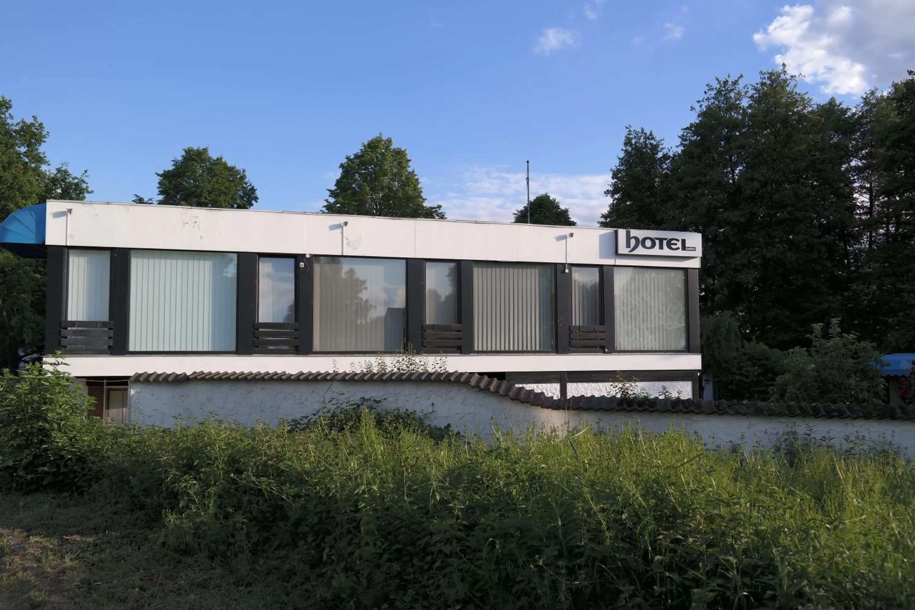 Facade/entrance in Am Hallenbad Hotel garni