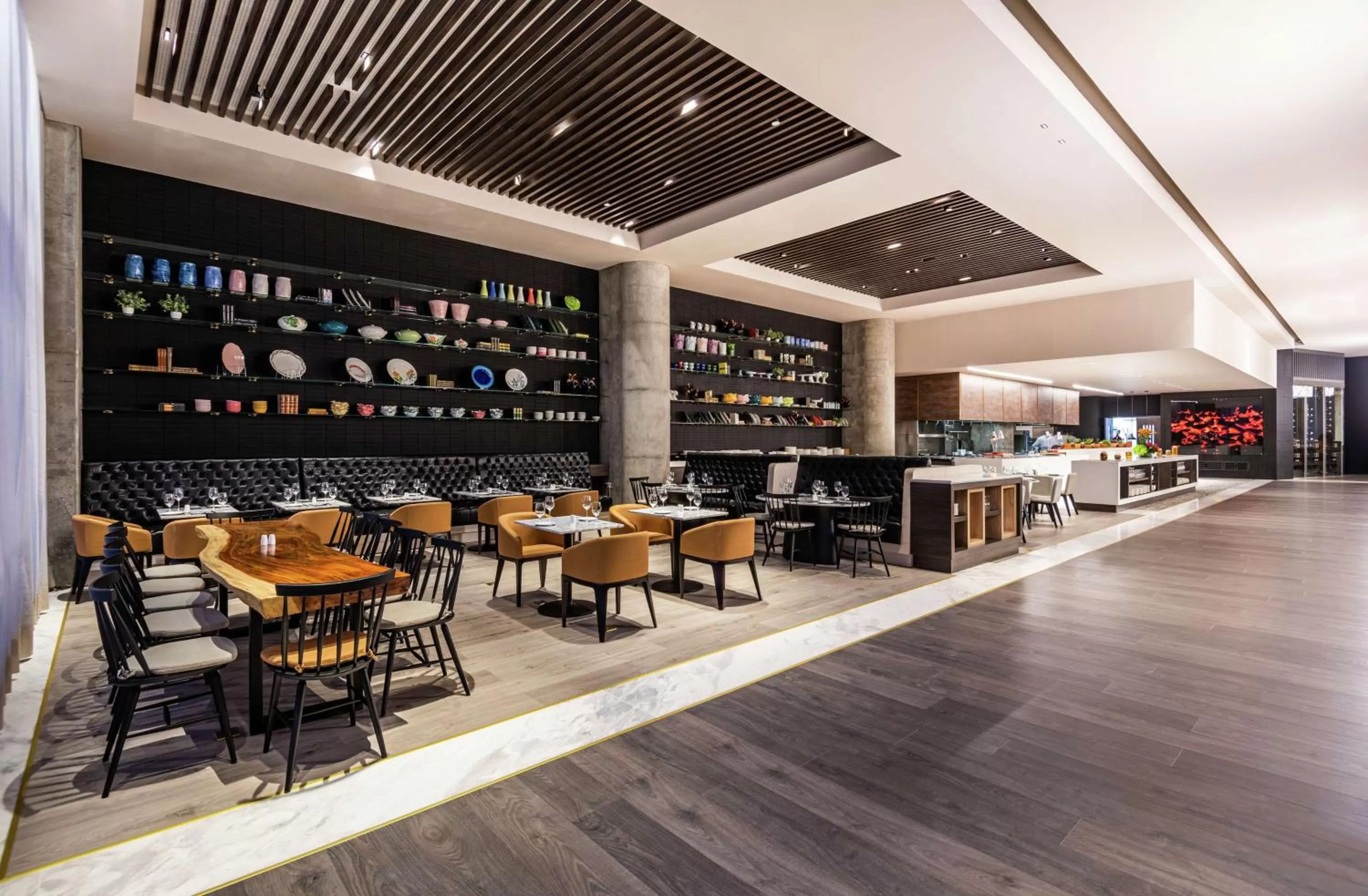 Restaurant/places to eat in Hilton Bogota Corferias
