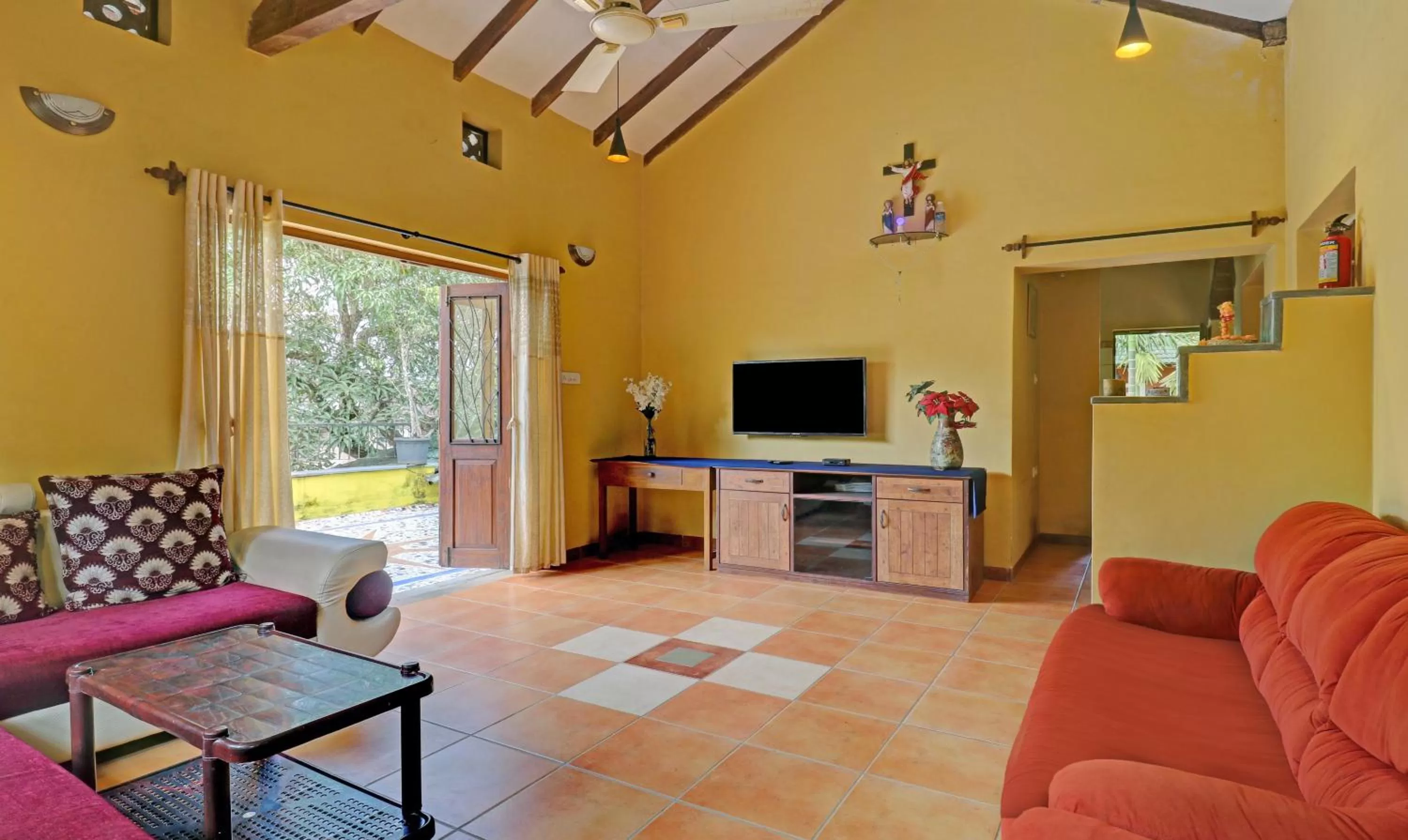 Seating area in Itsy Hotels Vailankanni Natures Inn