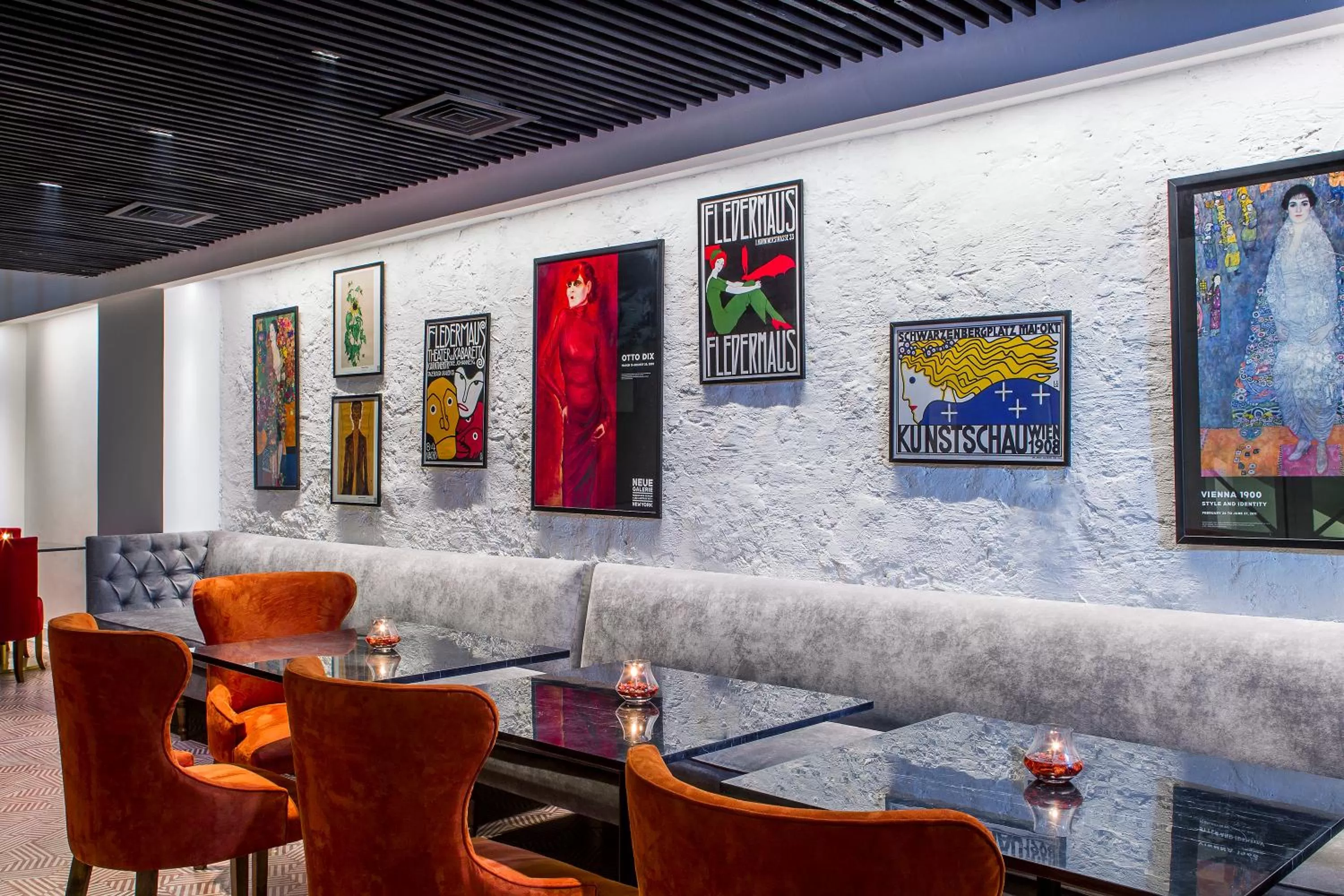 Restaurant/places to eat in Hotel Luciano K