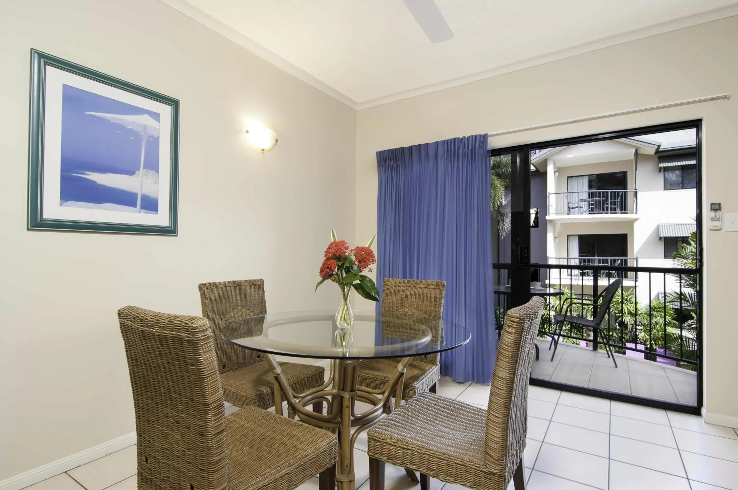 Dining area in Bay Villas Resort