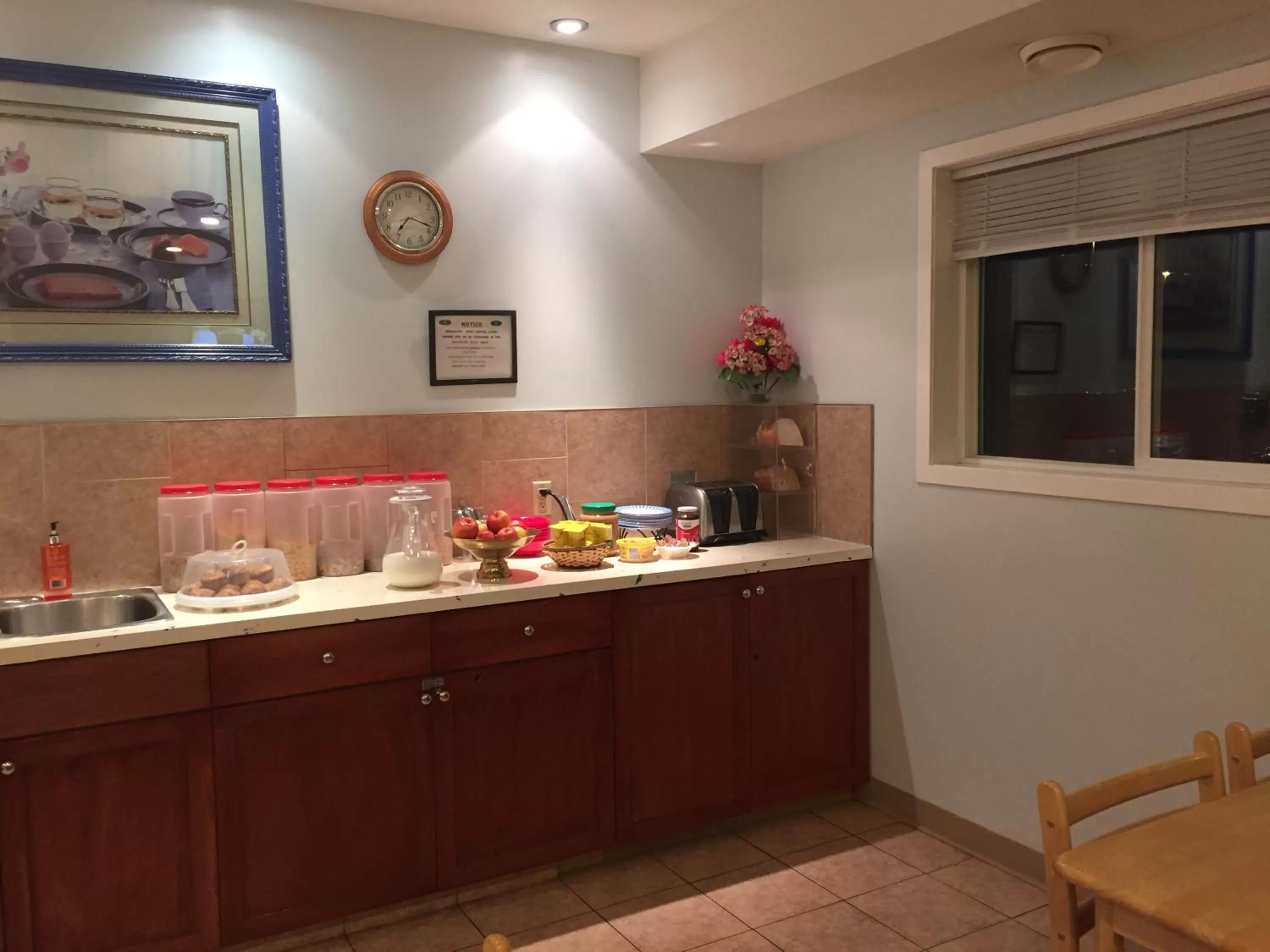 Continental breakfast in Travel Inn & Suites