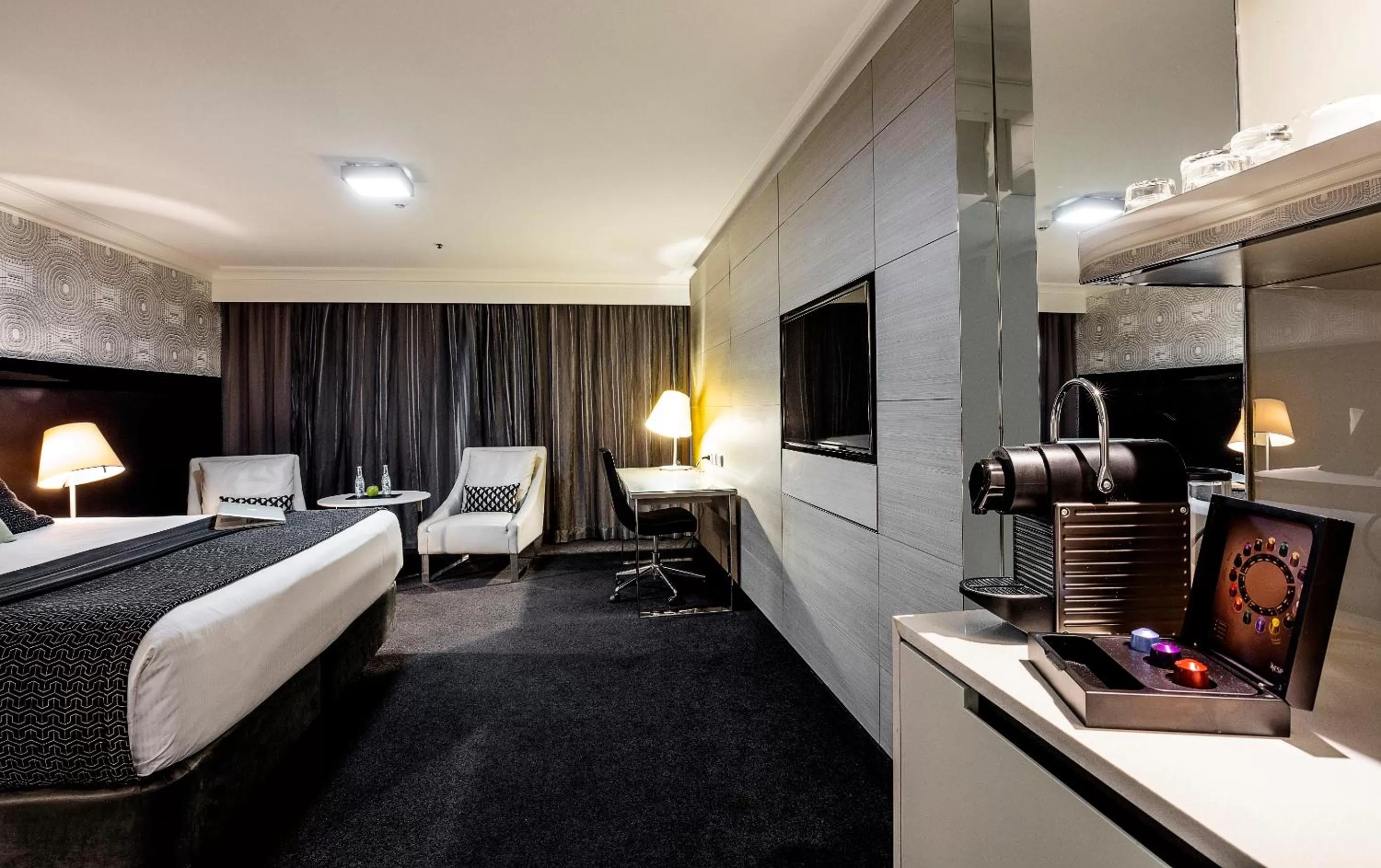 Photo of the whole room, Bed in Pullman Brisbane King George Square