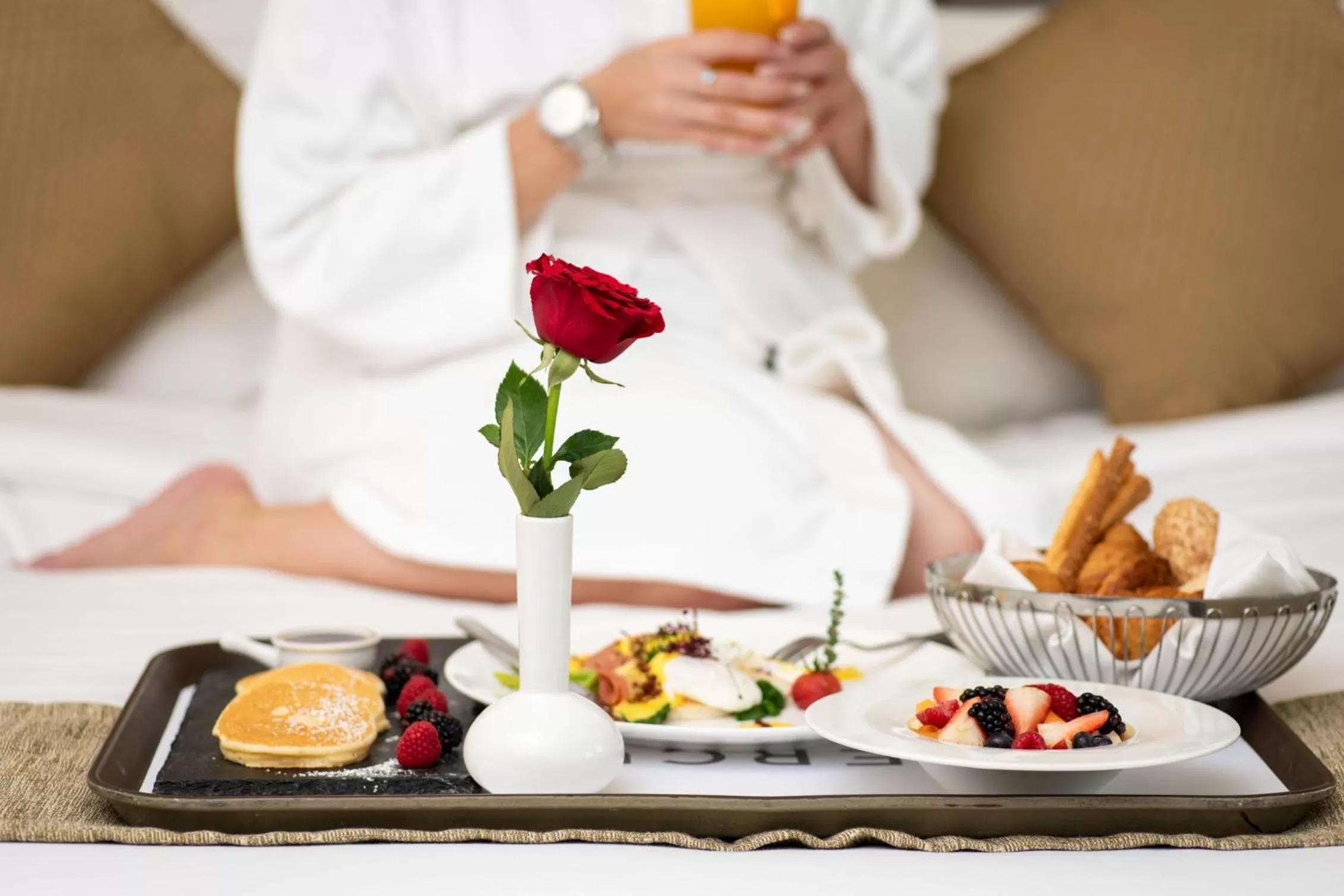 Food in Mercure Gold Hotel Jumeirah Dubai by Accor