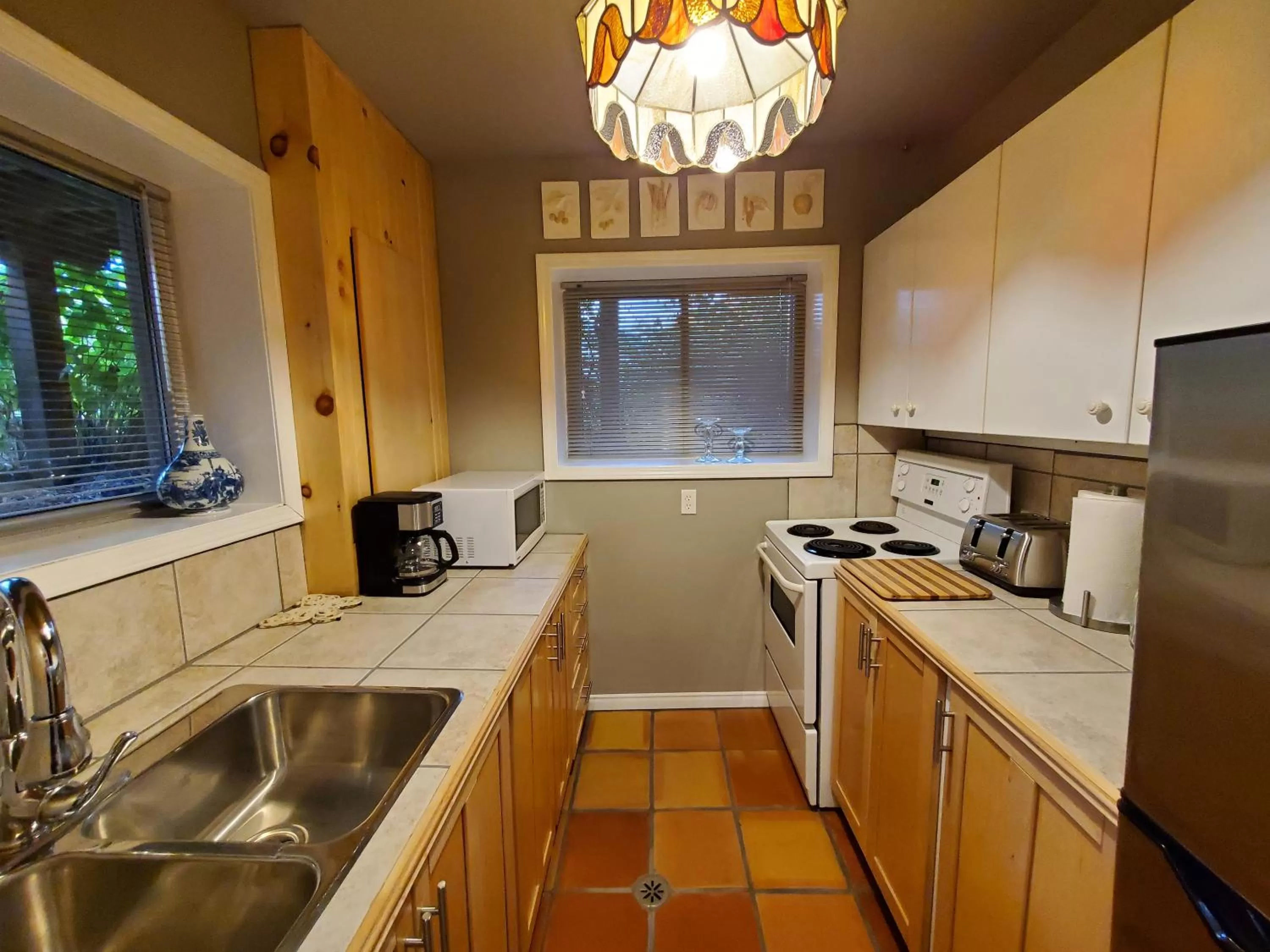 Kitchen or kitchenette, Kitchen/Kitchenette in Shambhala Bed and Breakfast
